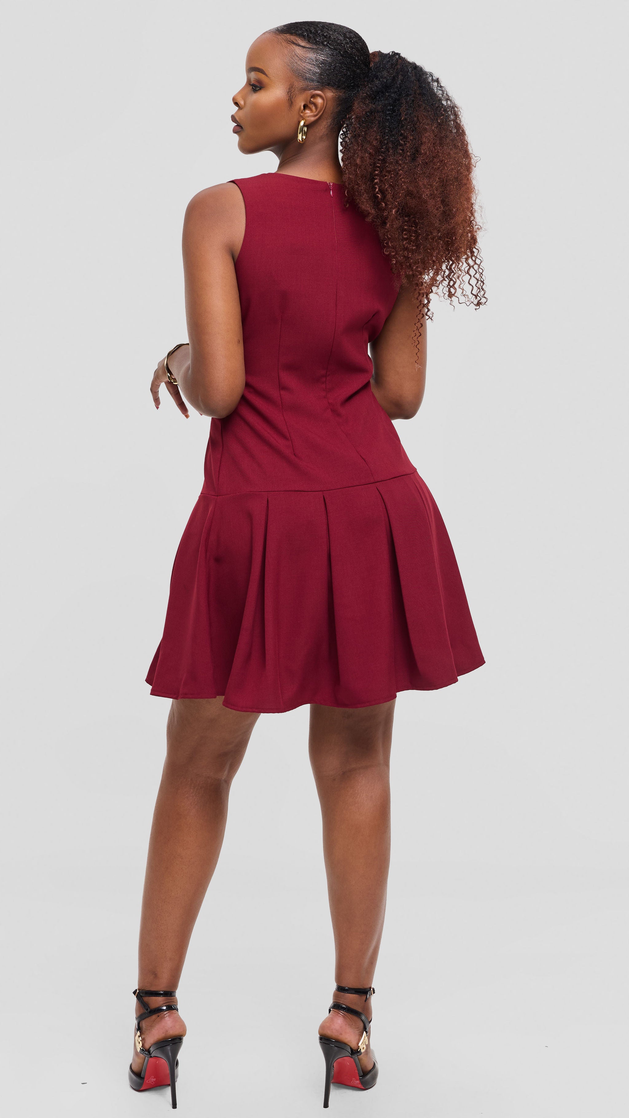 Vivo Niari Pleated Dress in Crepe - Maroon