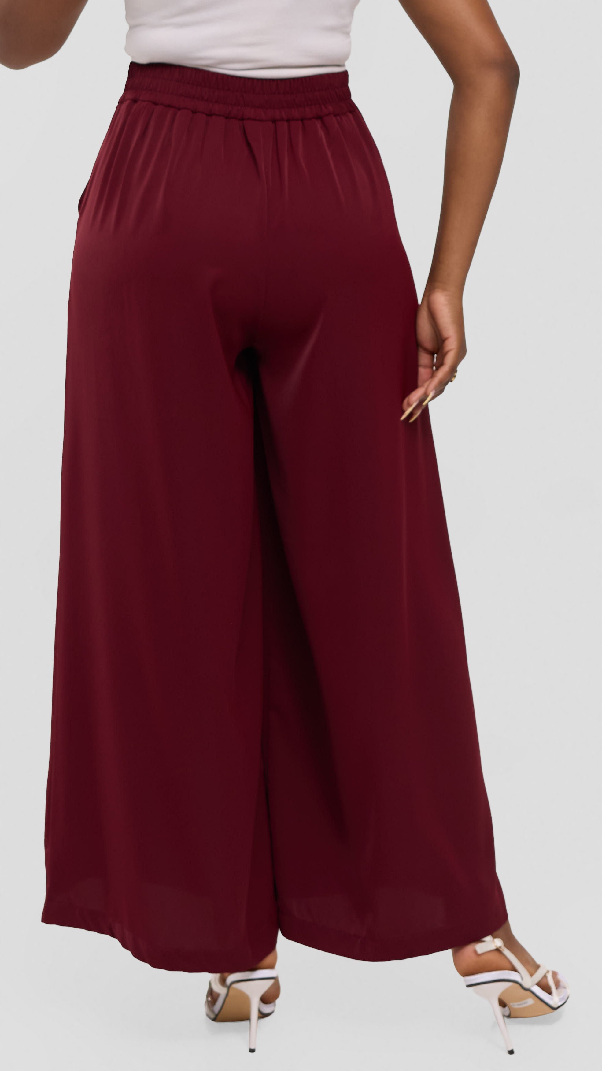 Vivo Liora Wide Leg Pants in Crepe - Maroon