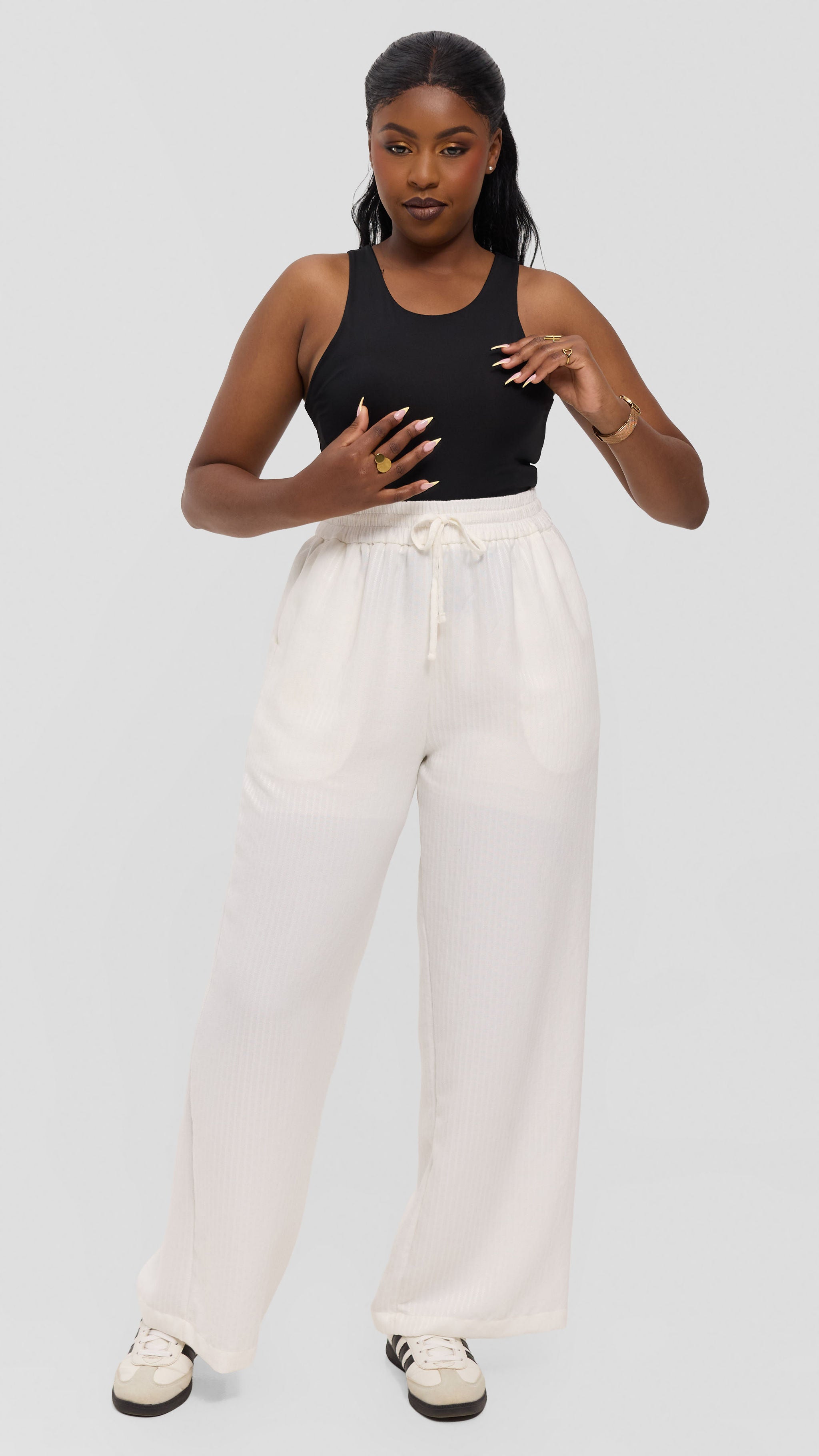 Vivo Drawstring Wide Leg Pants in Crepe - White