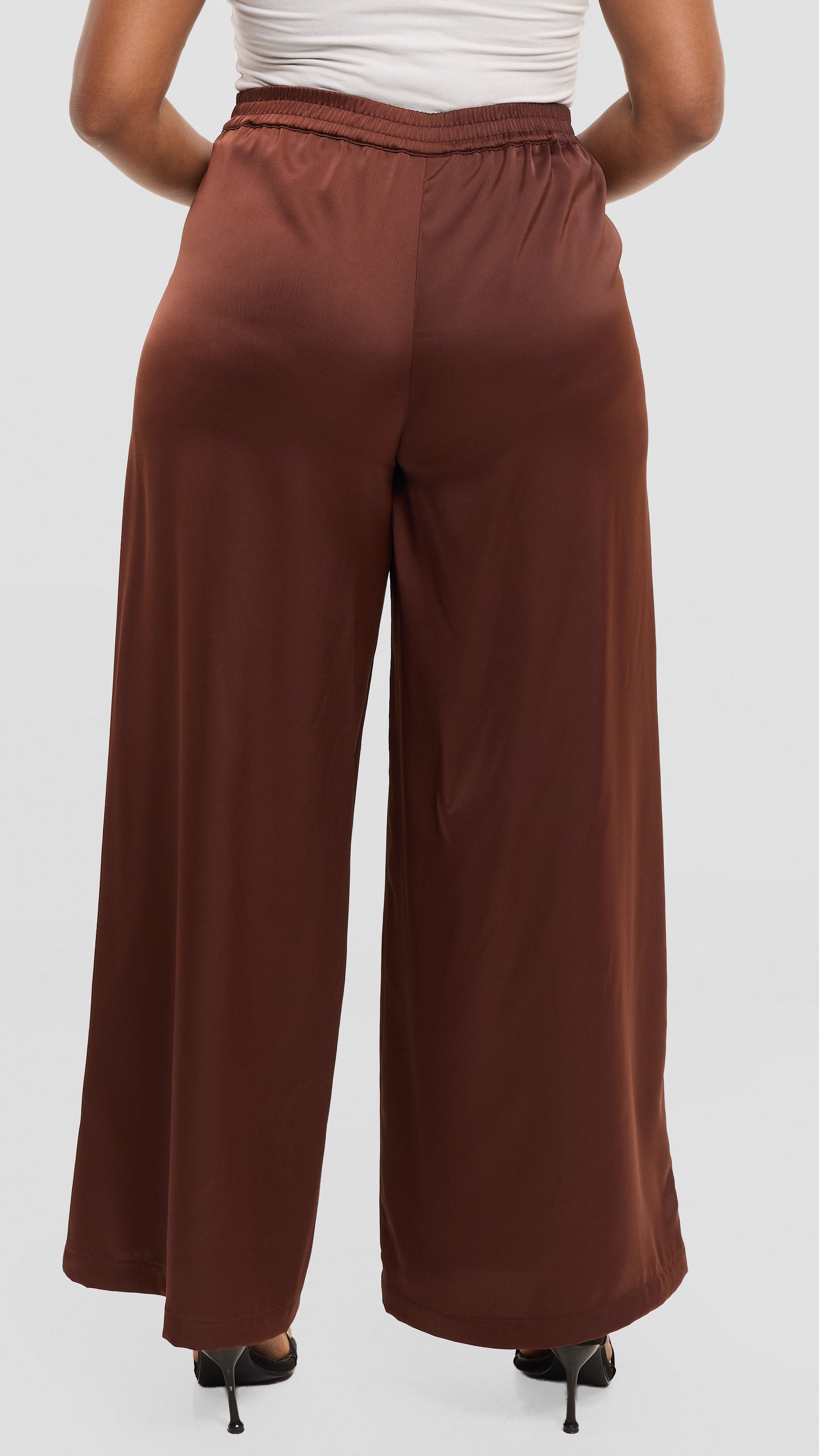 Vivo Essi Wide Leg Pants in Satin - Chocolate