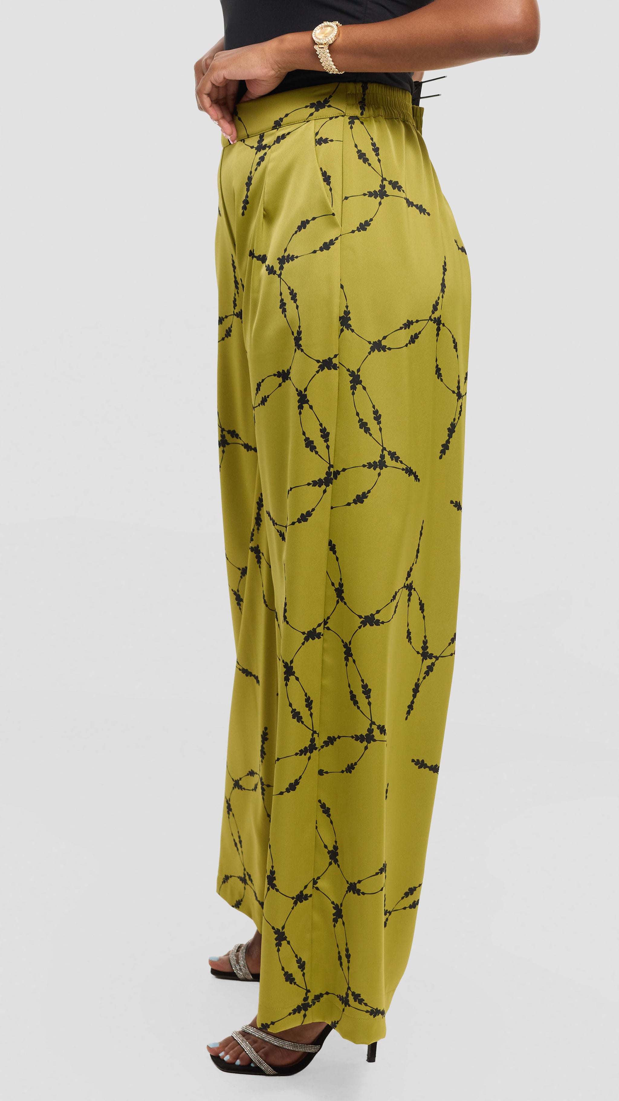 Vivo Essi Wide Leg Pants in Satin - Olive / Black Shina Print