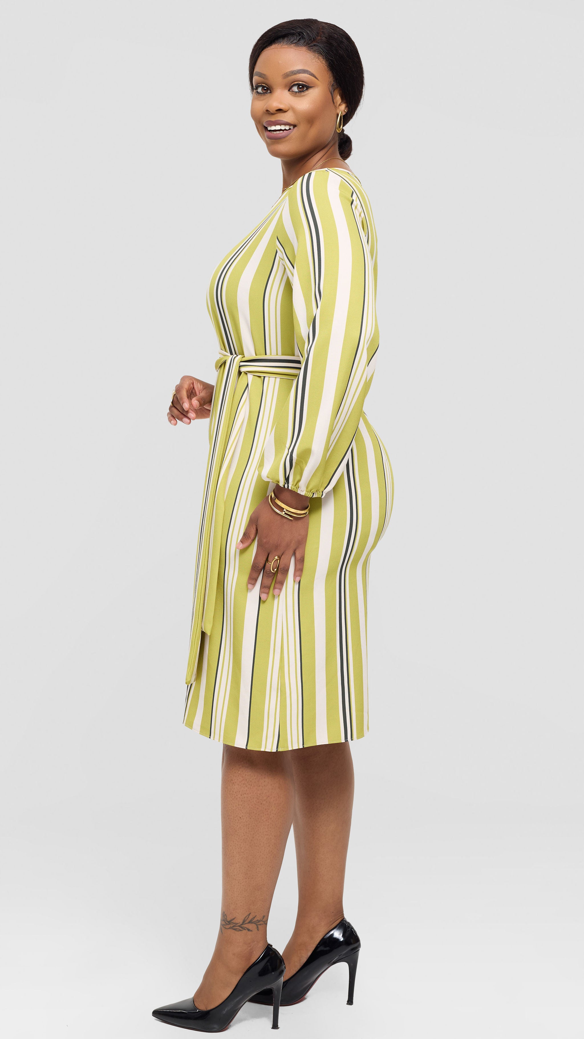Vivo Laika Bishop Sleeve Shift Dress In Crepe - Buttermilk / Olive Loleni Print