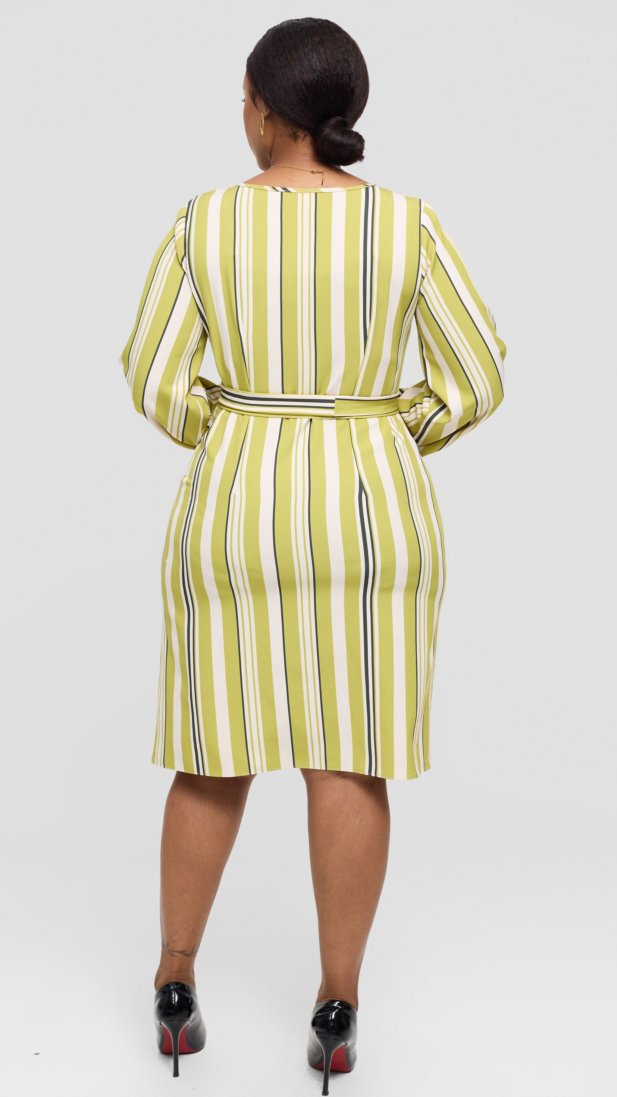 Vivo Laika Bishop Sleeve Shift Dress In Crepe - Buttermilk / Olive Loleni Print