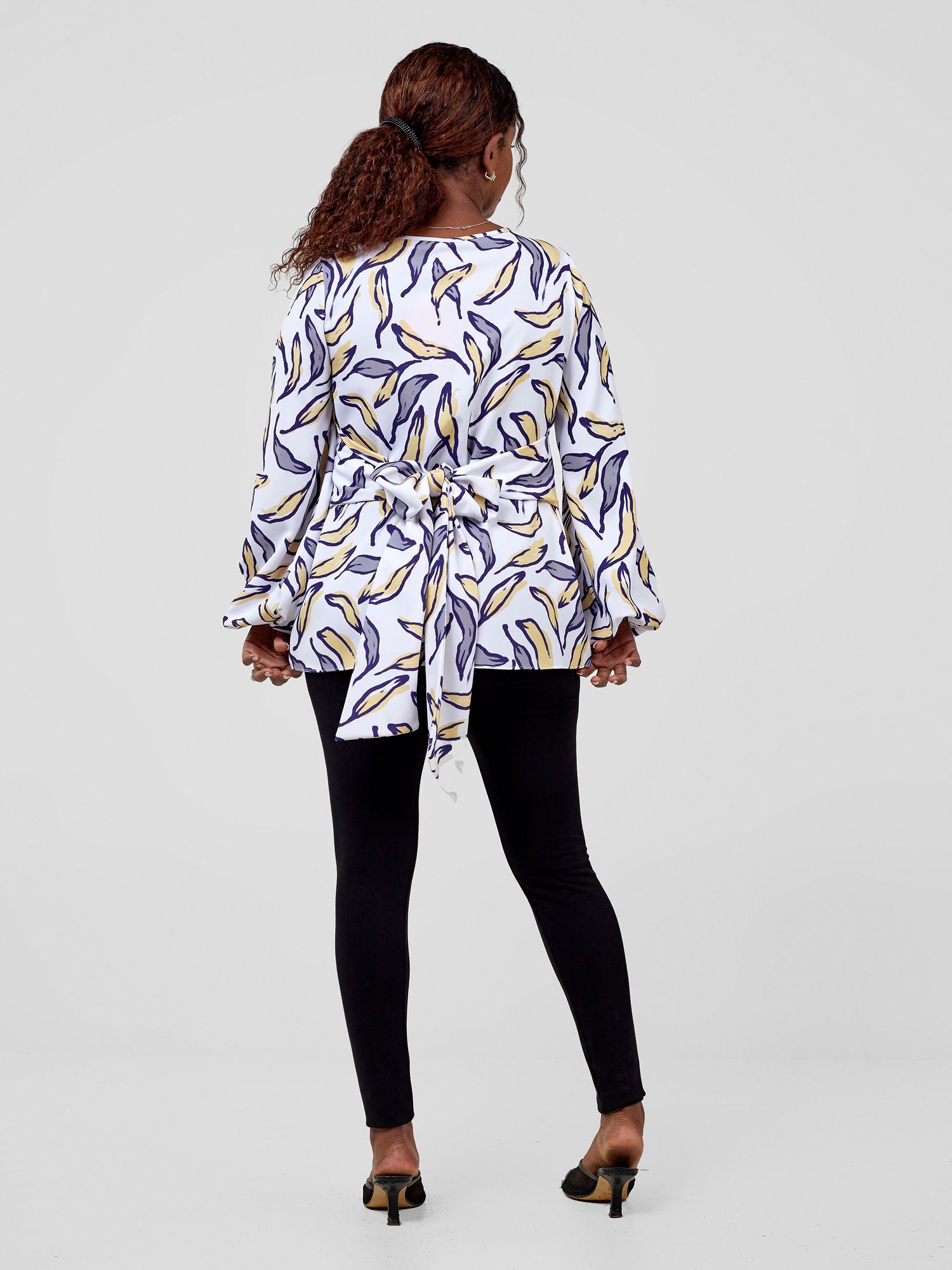Vivo Dalia Bishop Sleeve Tie Top - Navy / White Molo  Print