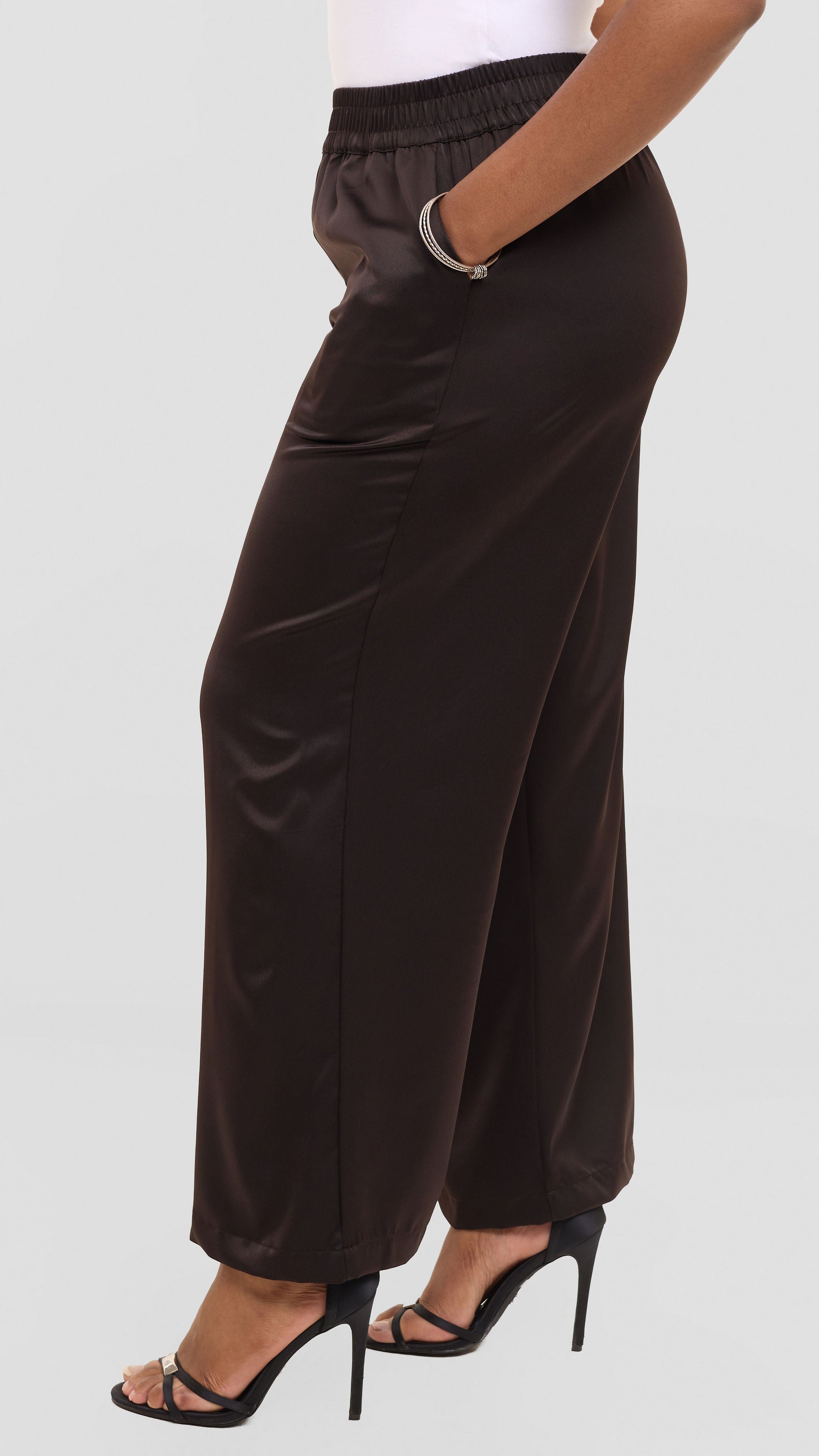 Vivo Straight Leg Pants in Satin - Chocolate