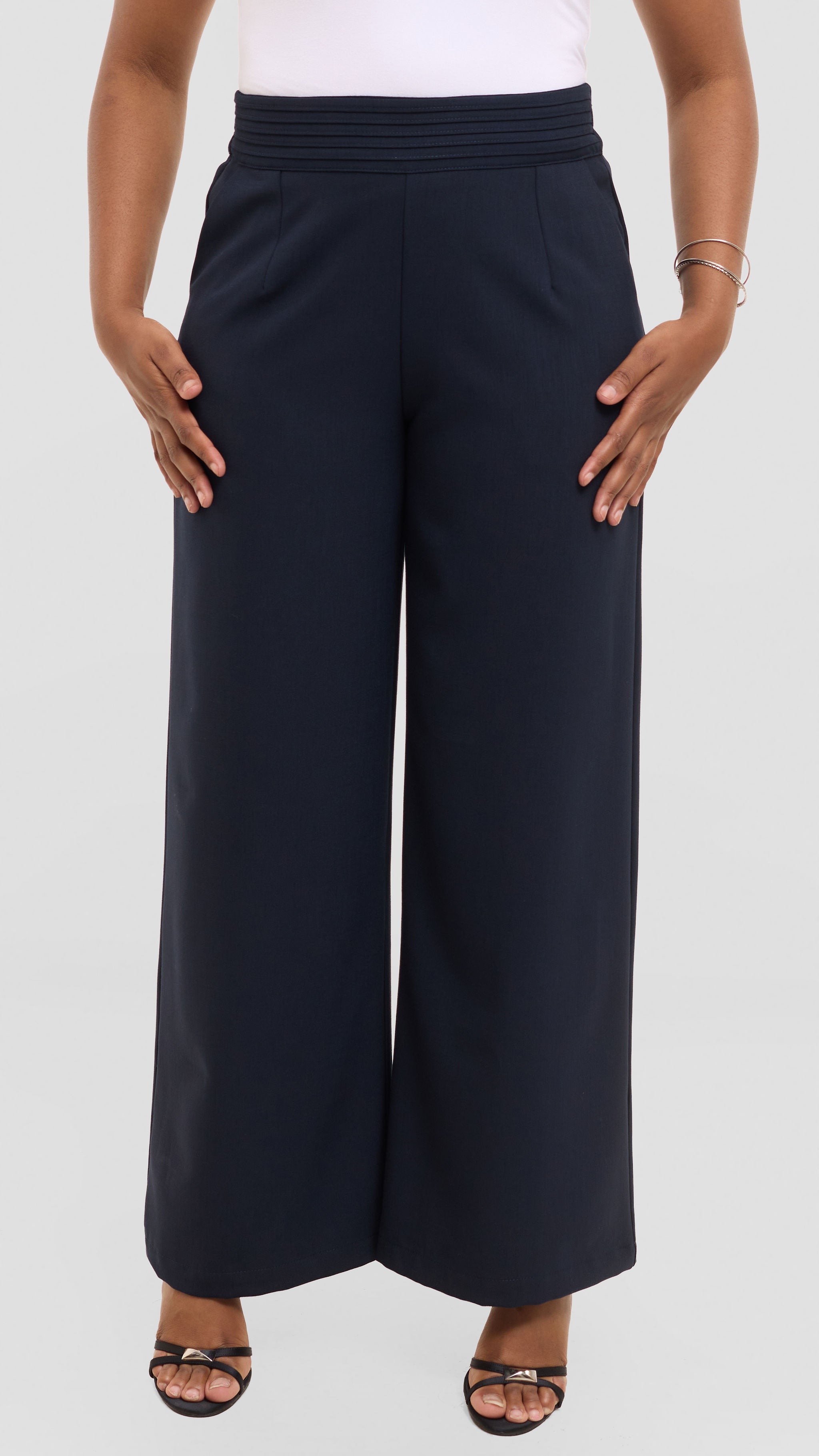 Vivo Pin Tuck Waist Pants in Crepe - Navy