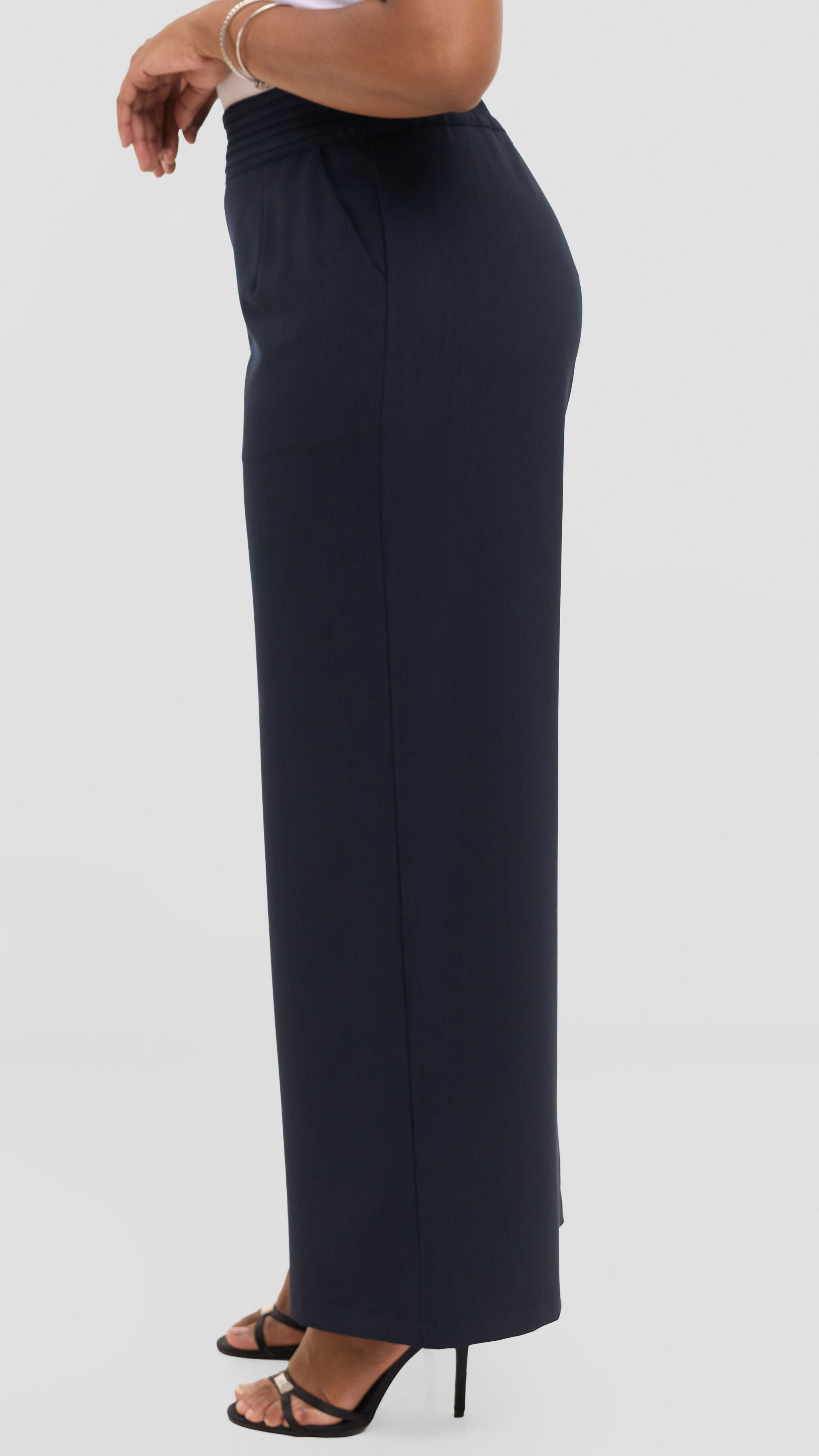 Vivo Pin Tuck Waist Pants in Crepe - Navy