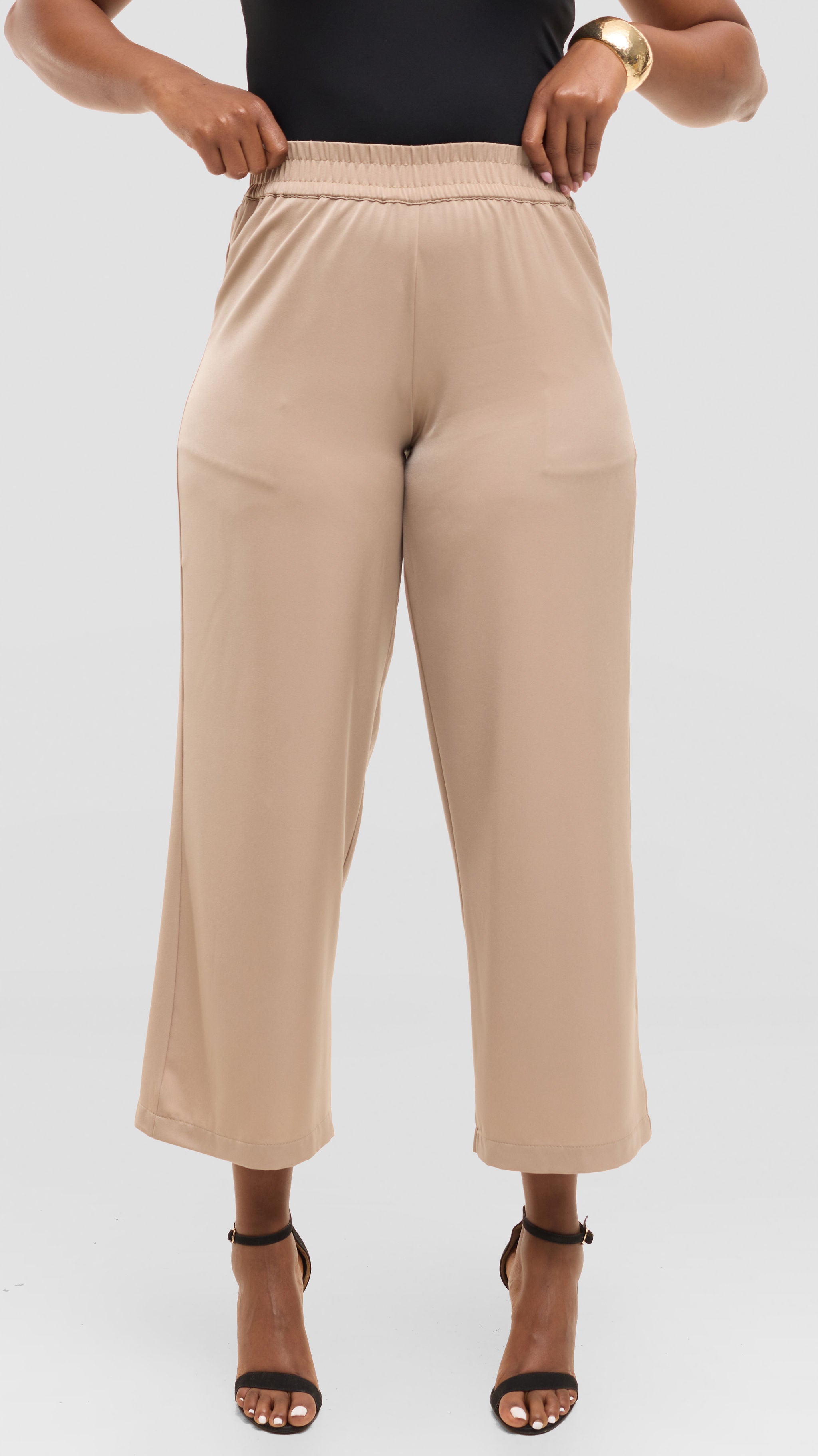 Vivo Straight Leg Pants in Satin - Beige