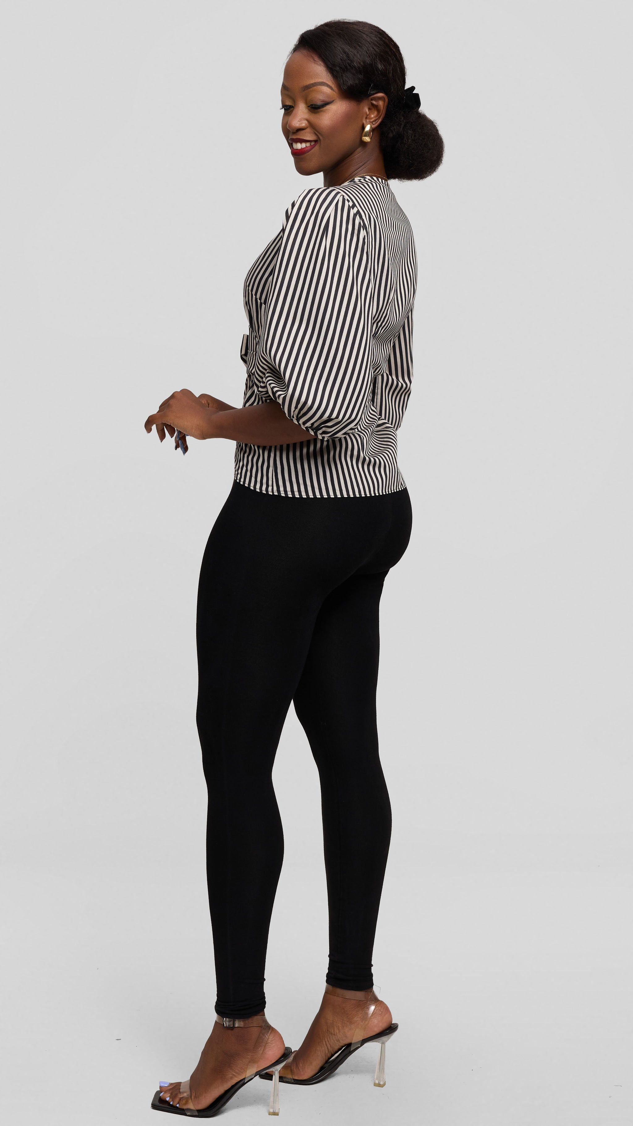 Vivo Wrap Top in Cotton - Black / White Print