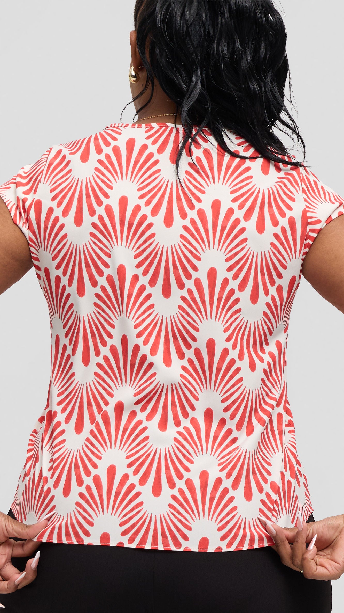 Vivo Basic Cap Sleeve Top in Crepe - Off White / Red Witu Print