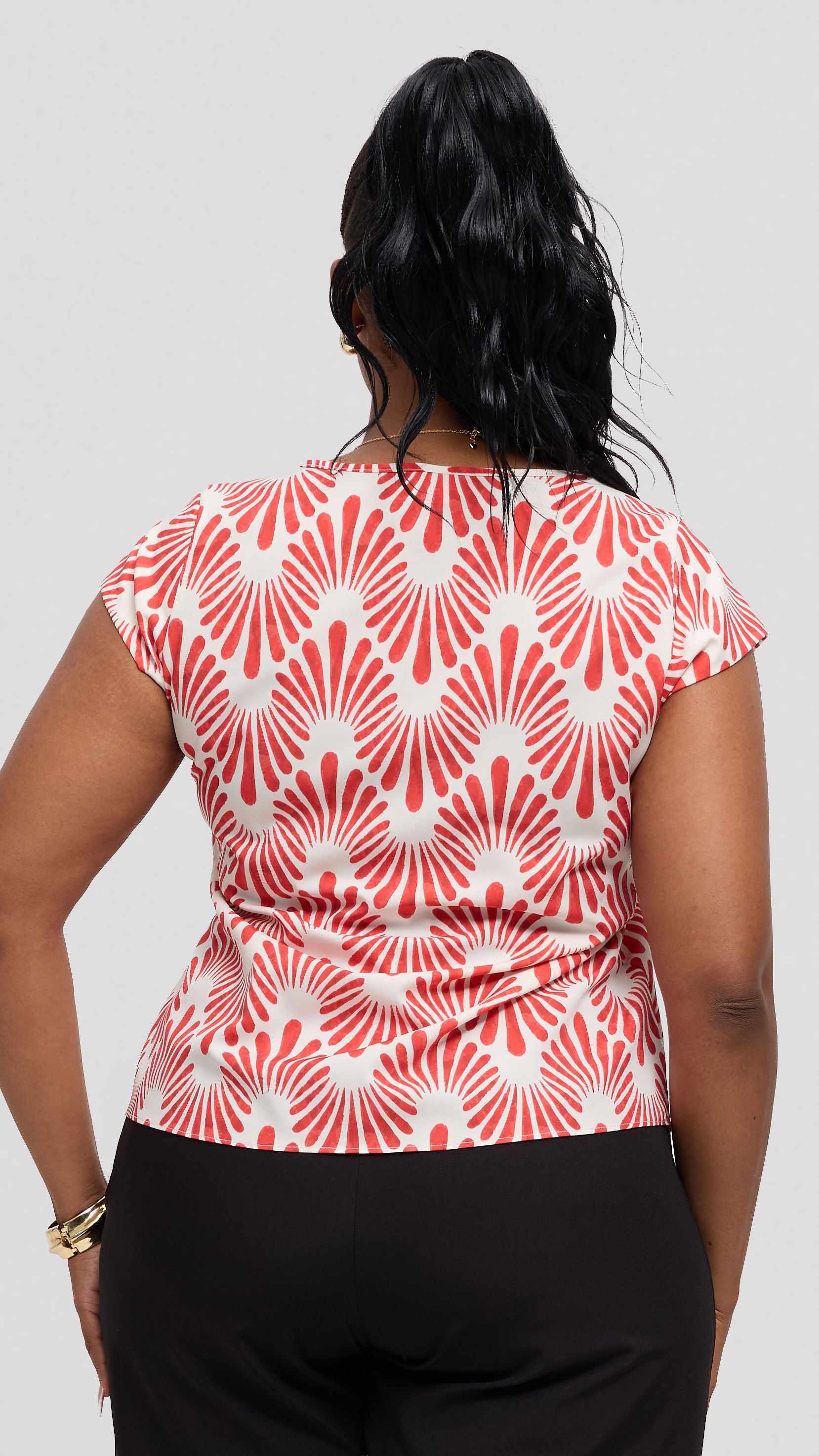 Vivo Basic Cap Sleeve Top in Crepe - Off White / Red Witu Print