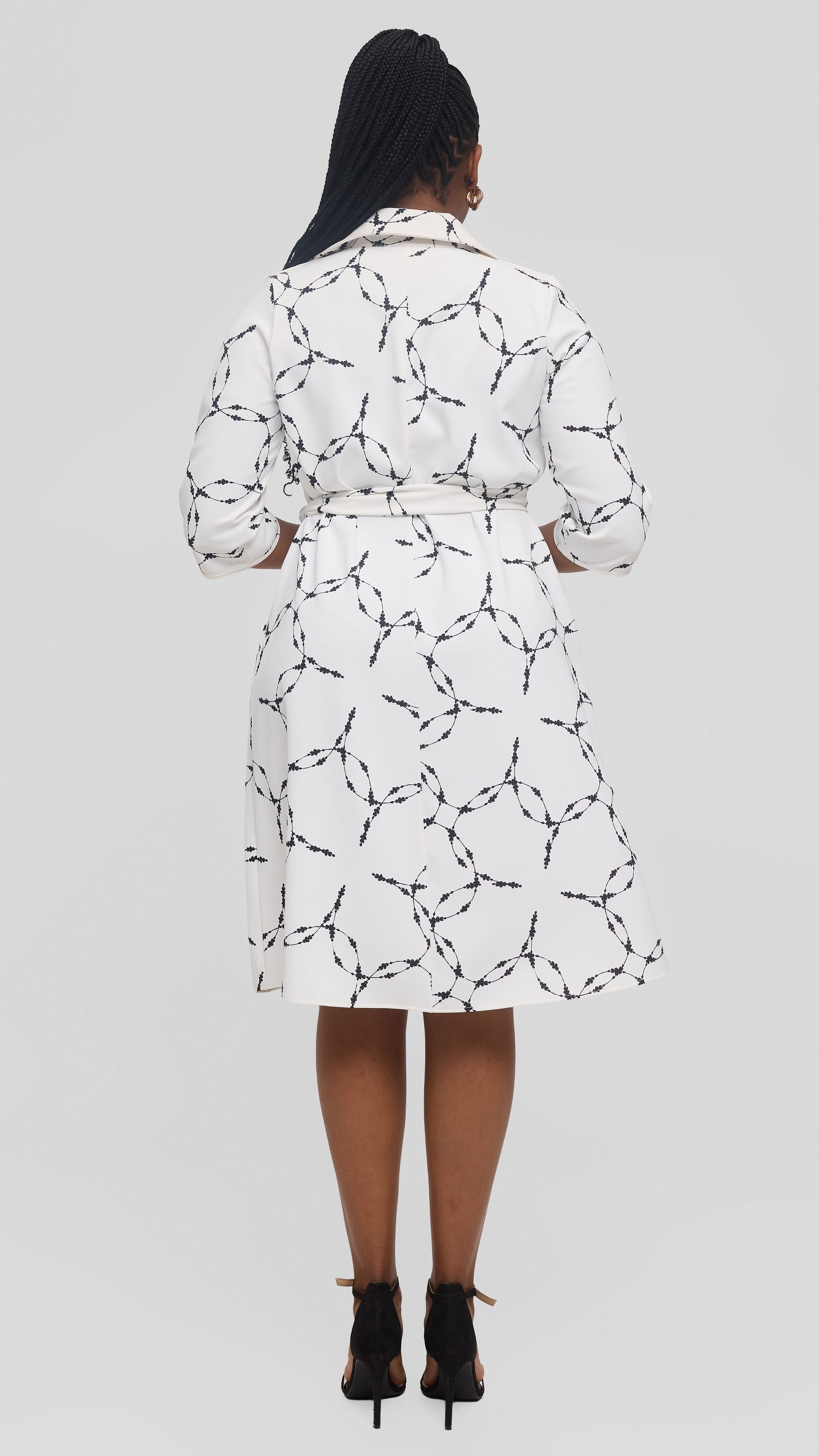 Vivo Zuri 3/4 Sleeve Knee Length Dress in Crepe - White / Black Shina Print