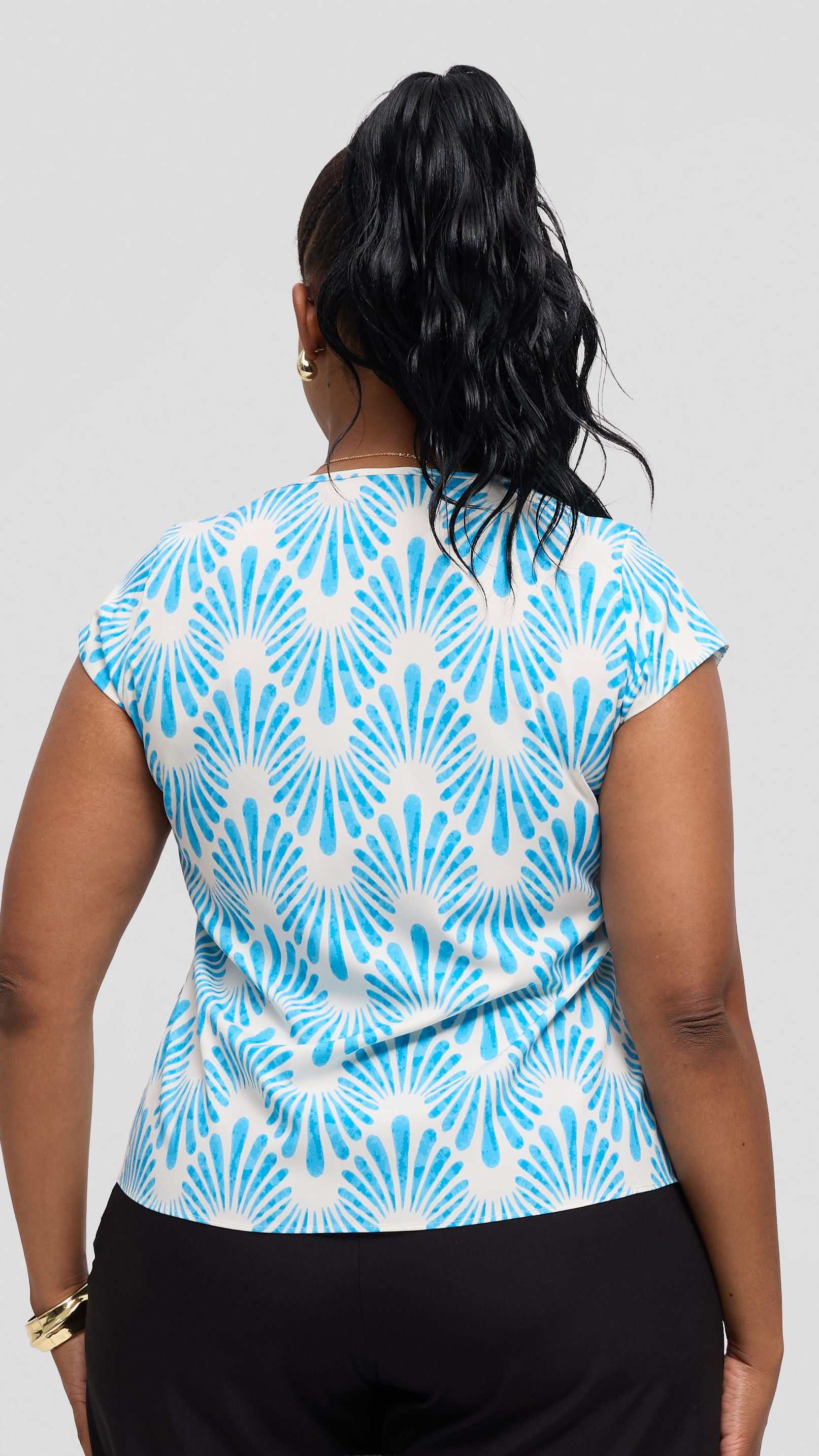 Vivo Basic Cap Sleeve Top in Crepe - Off White / Light Blue Witu Print
