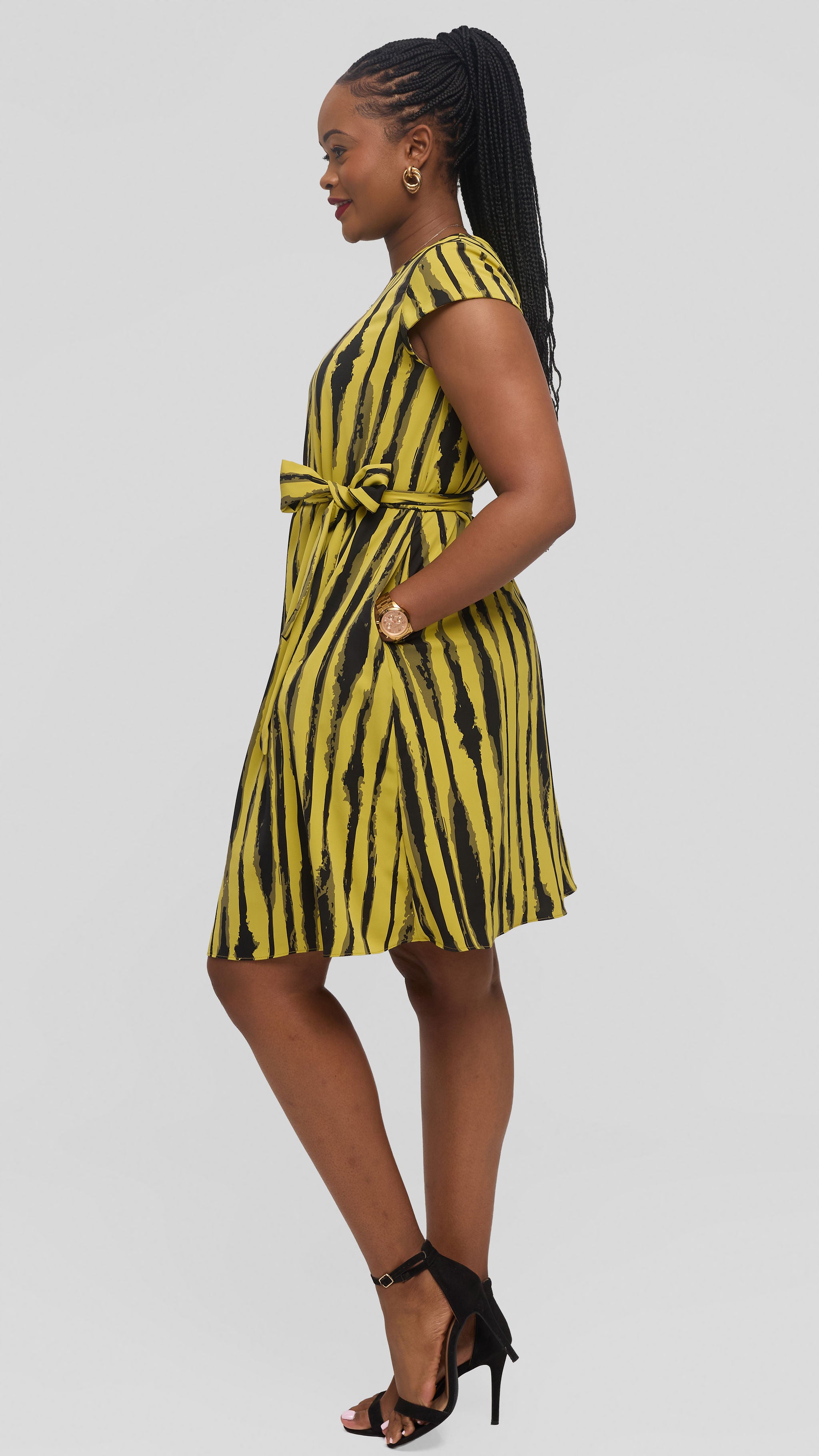 Vivo Basic Cap Sleeve Tent Knee Length Dress in Crepe - Olive / Black Tamasha Print