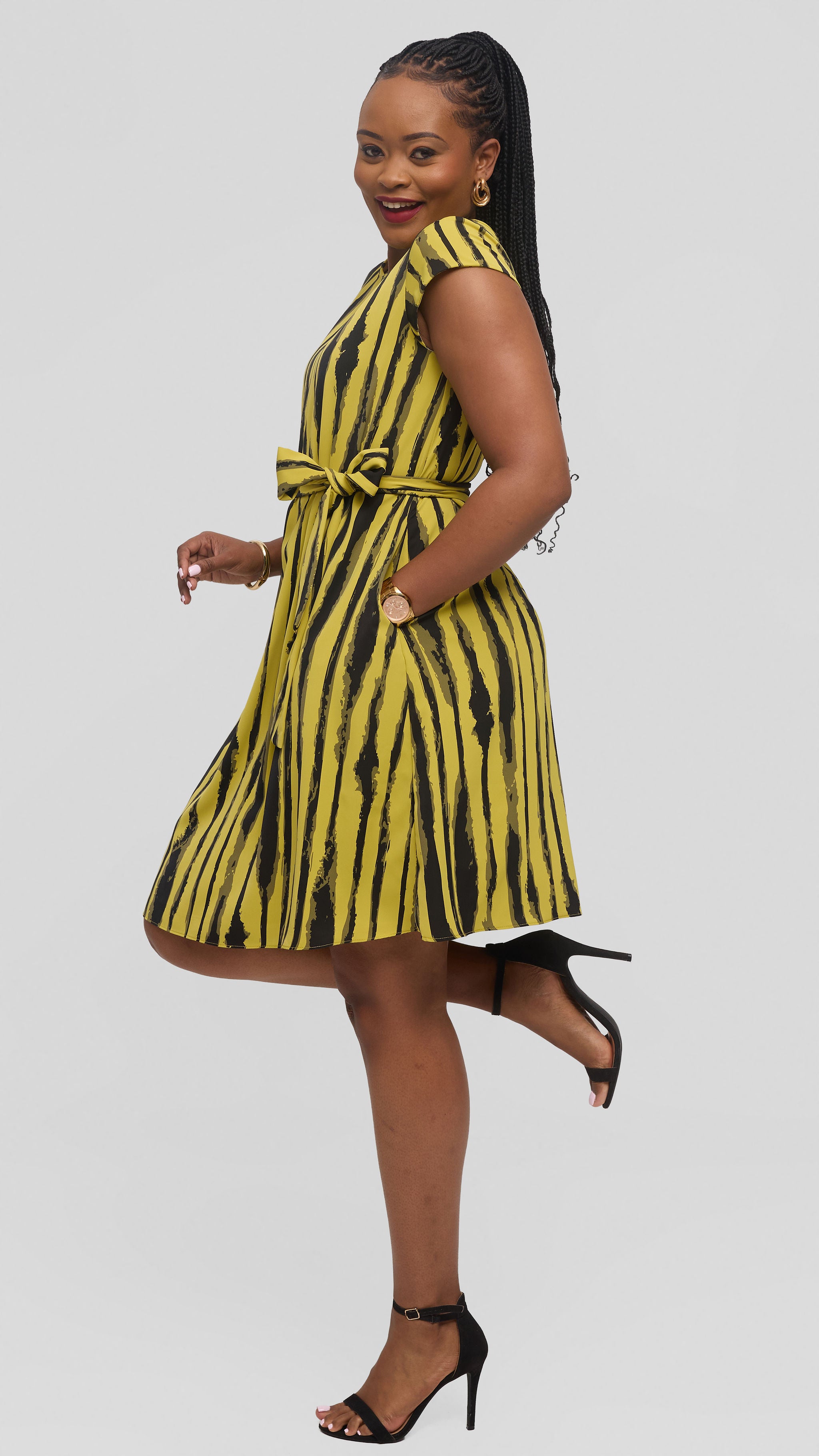 Vivo Basic Cap Sleeve Tent Knee Length Dress in Crepe - Olive / Black Tamasha Print