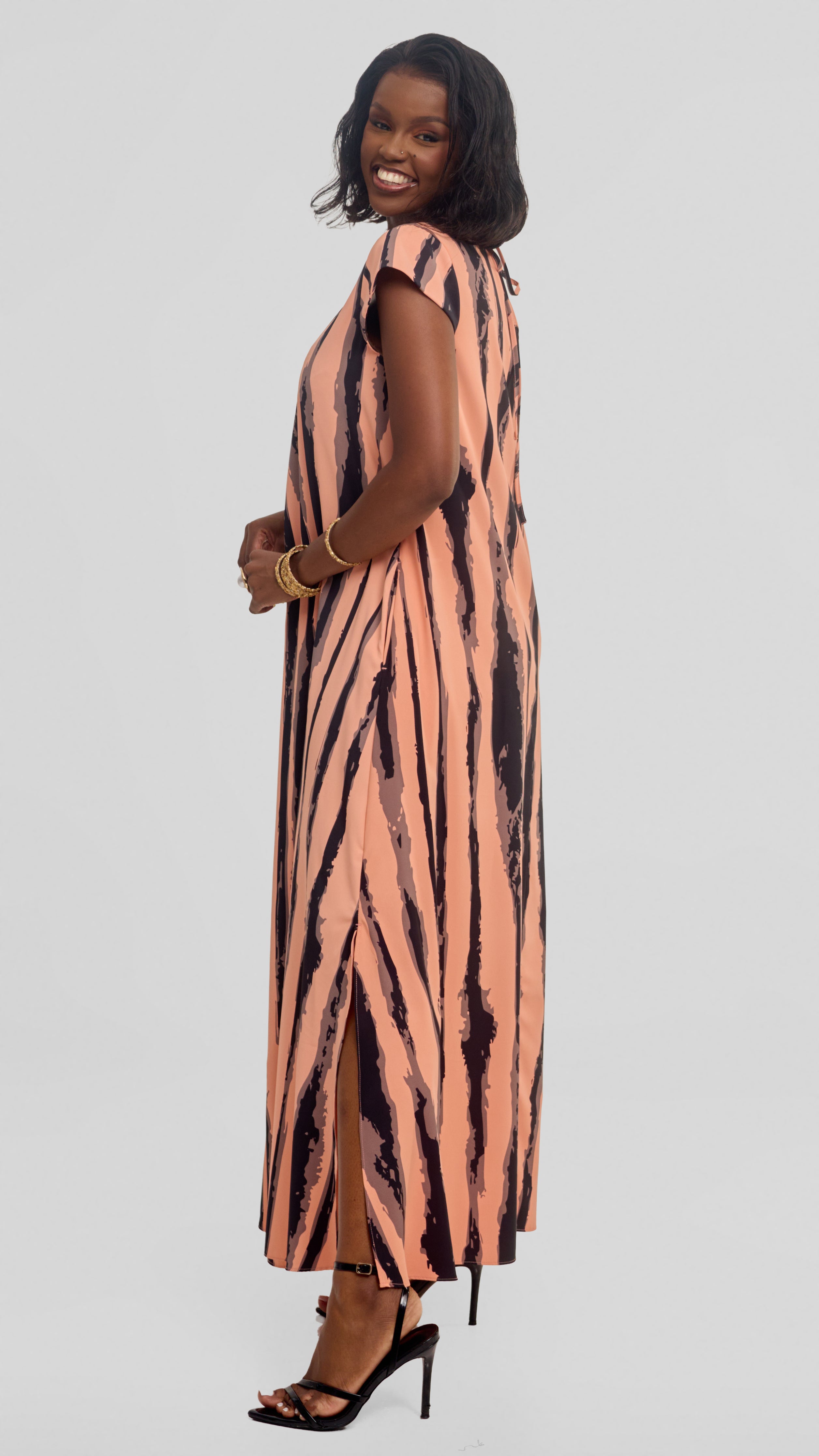 Vivo Kani Cap Sleeve Maxi Dress in Textured Crepe -  Peach / Black Tamasha Print