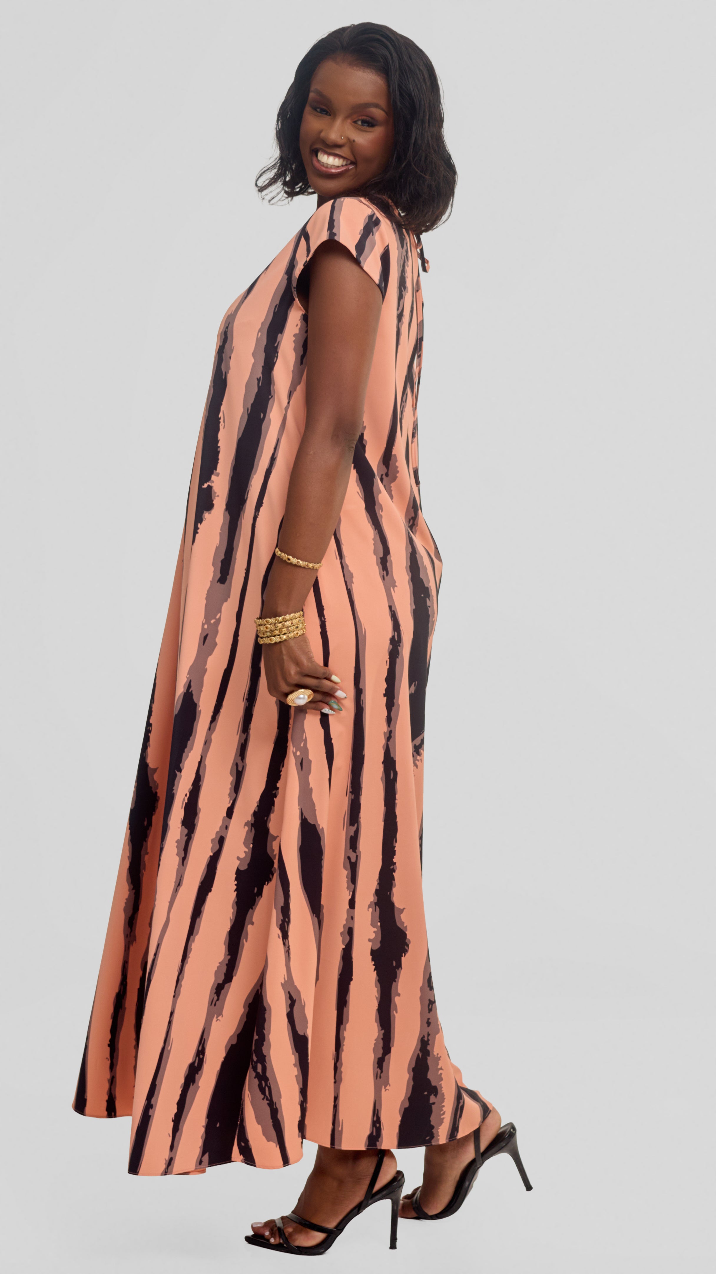 Vivo Kani Cap Sleeve Maxi Dress in Textured Crepe -  Peach / Black Tamasha Print