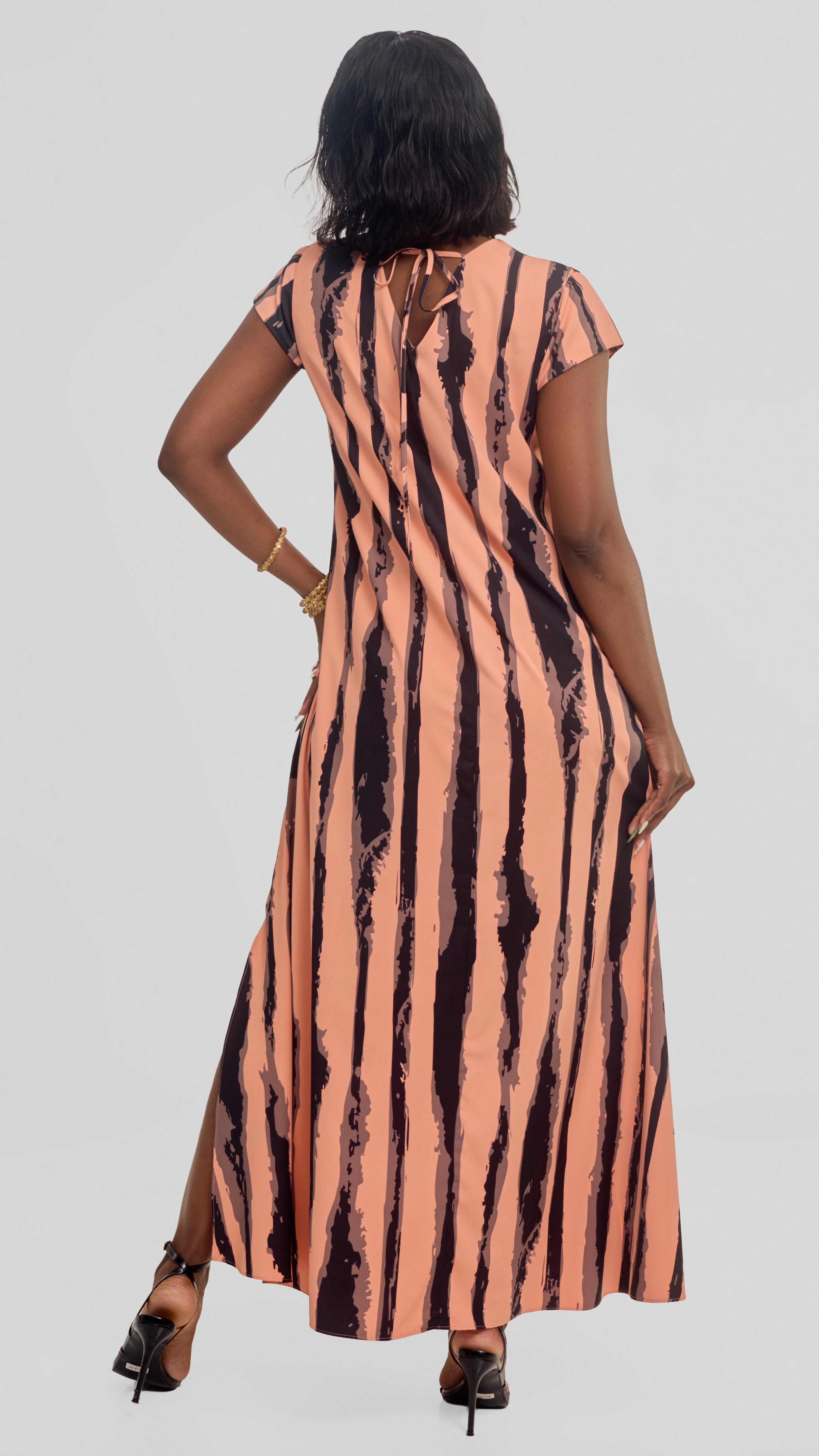 Vivo Kani Cap Sleeve Maxi Dress in Textured Crepe -  Peach / Black Tamasha Print