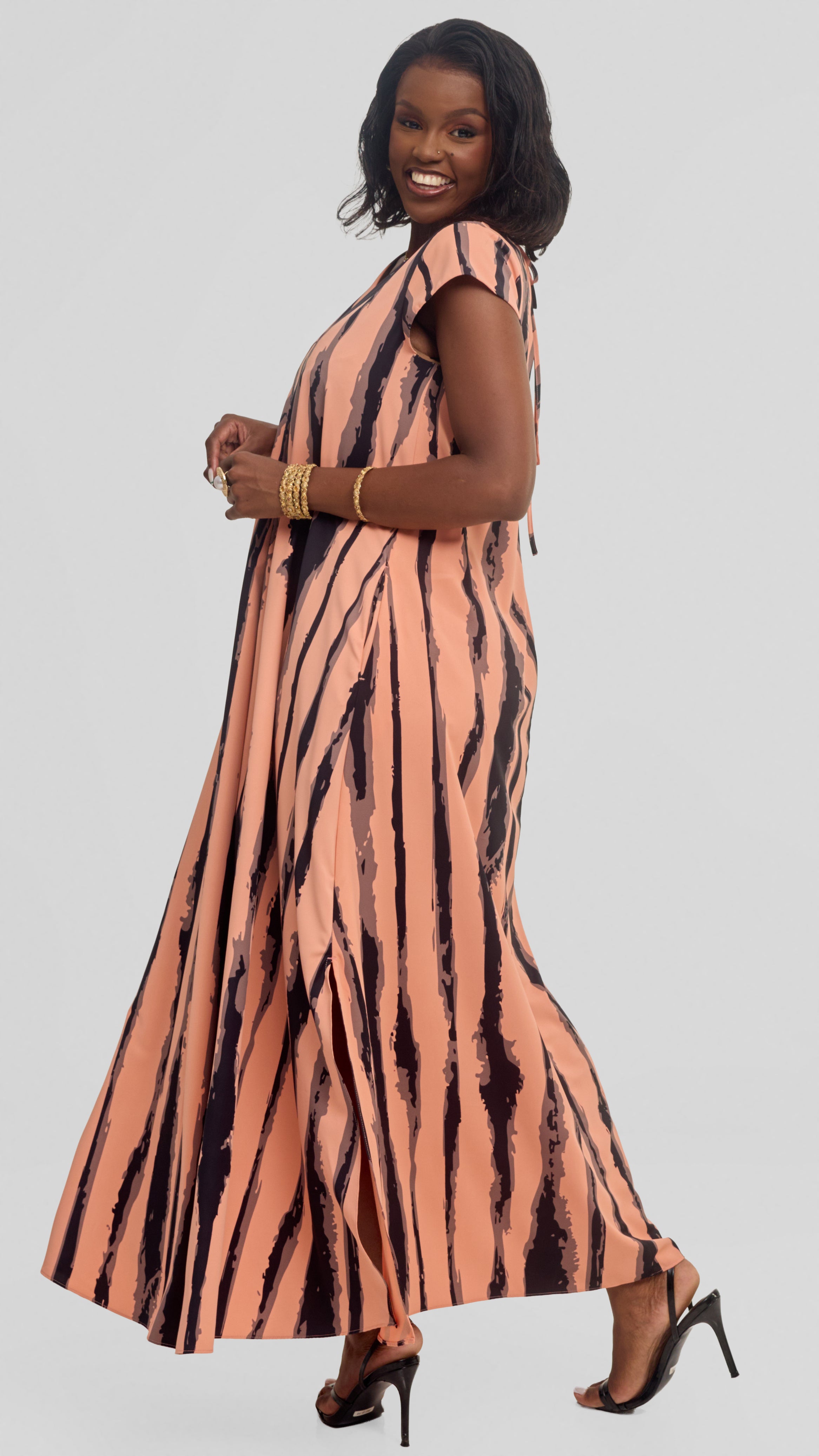 Vivo Kani Cap Sleeve Maxi Dress in Textured Crepe -  Peach / Black Tamasha Print