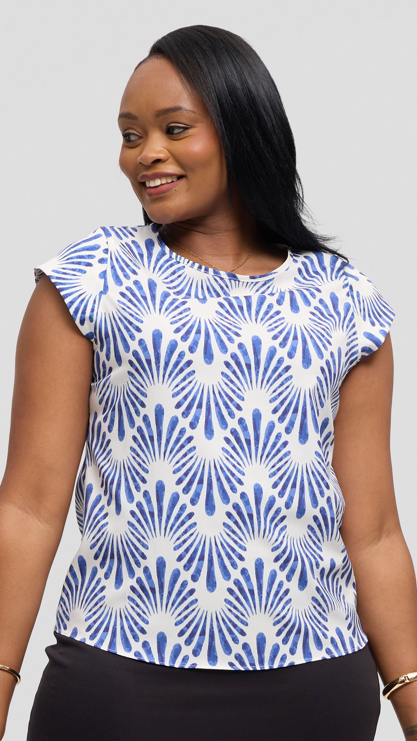 Vivo Basic Cap Sleeve Top in Crepe - Off White / Dark Blue Witu Print
