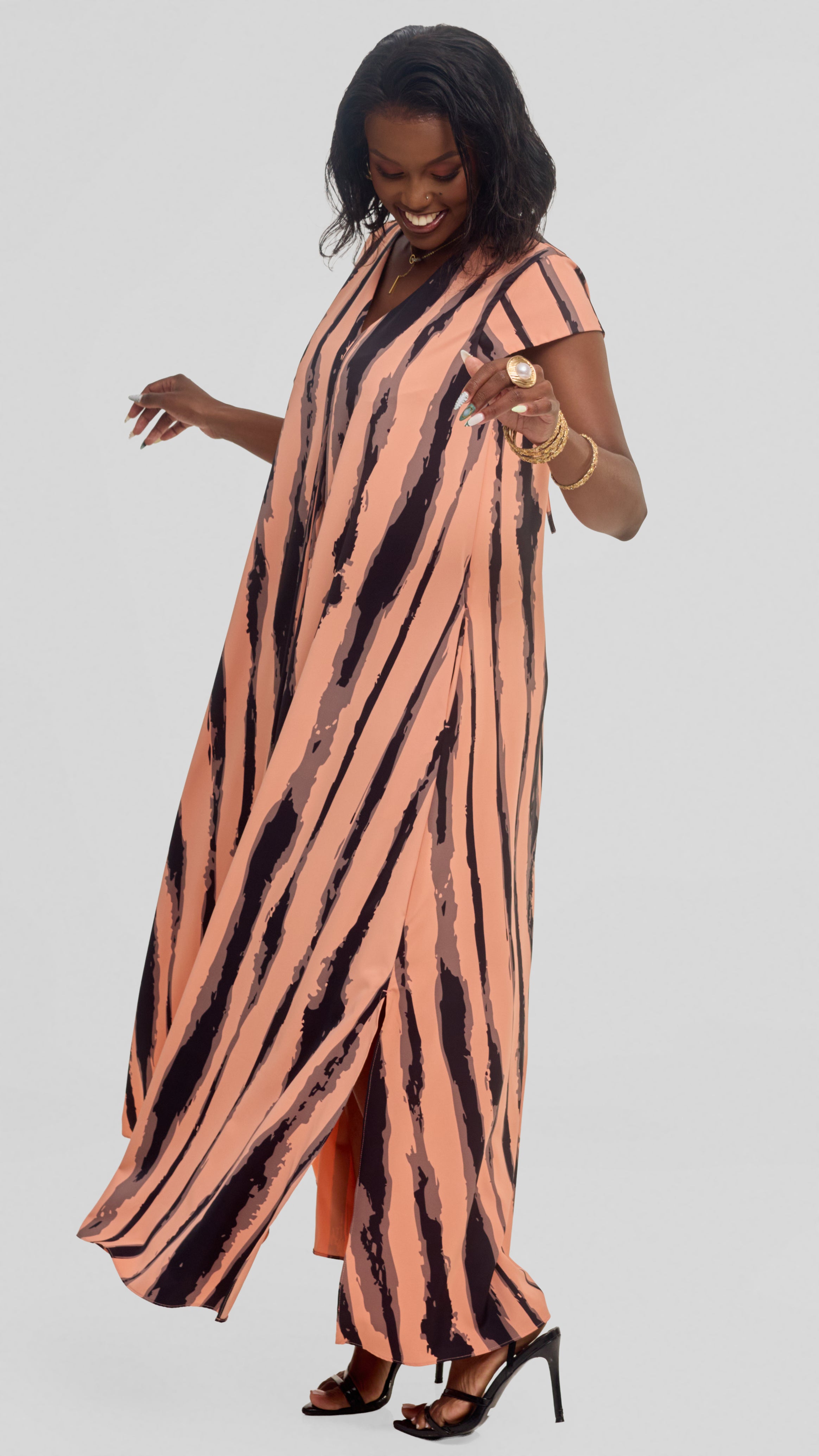 Vivo Kani Cap Sleeve Maxi Dress in Textured Crepe -  Peach / Black Tamasha Print