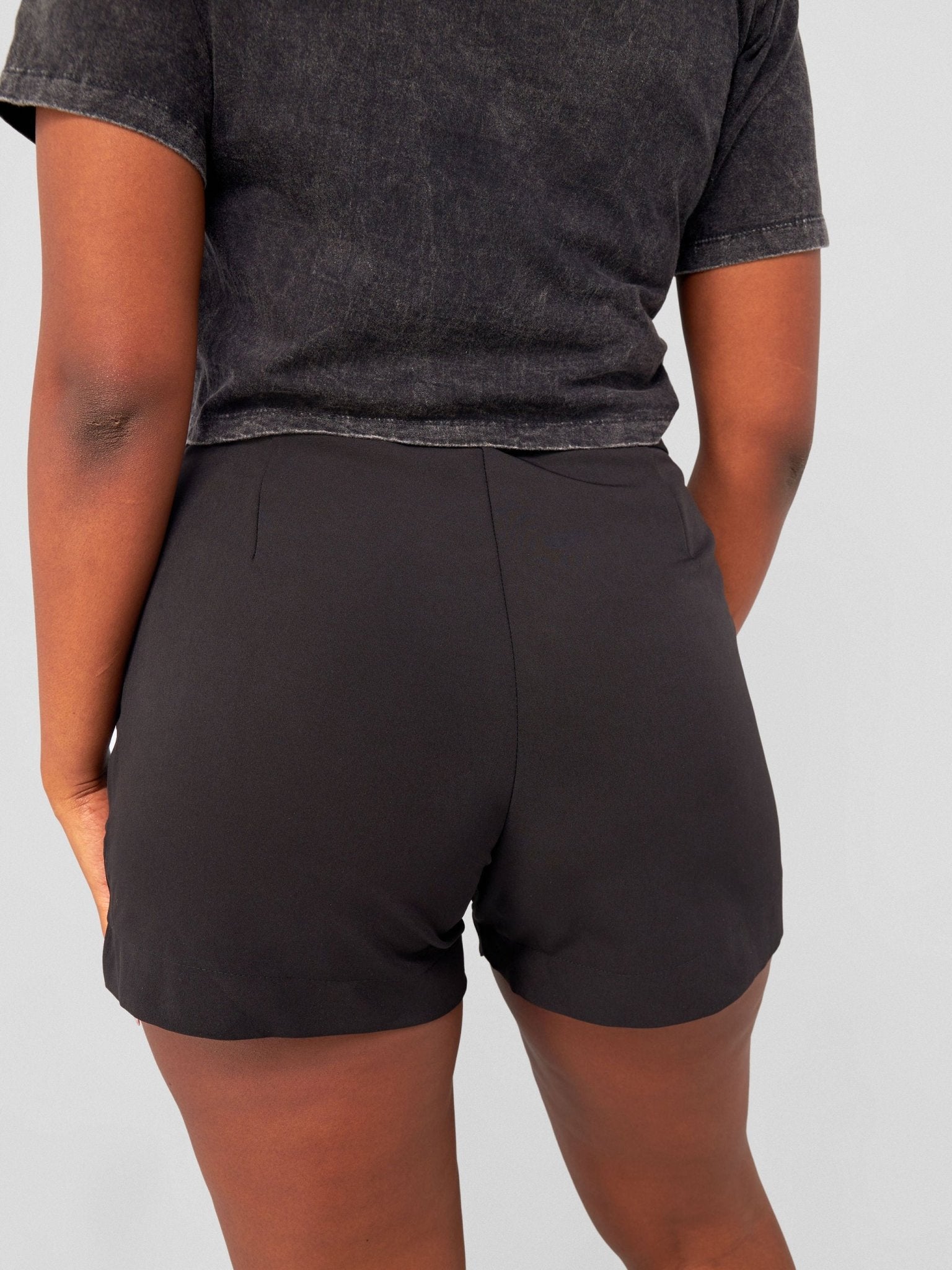 Anika Shorts with Clip - Black - Shopzetu