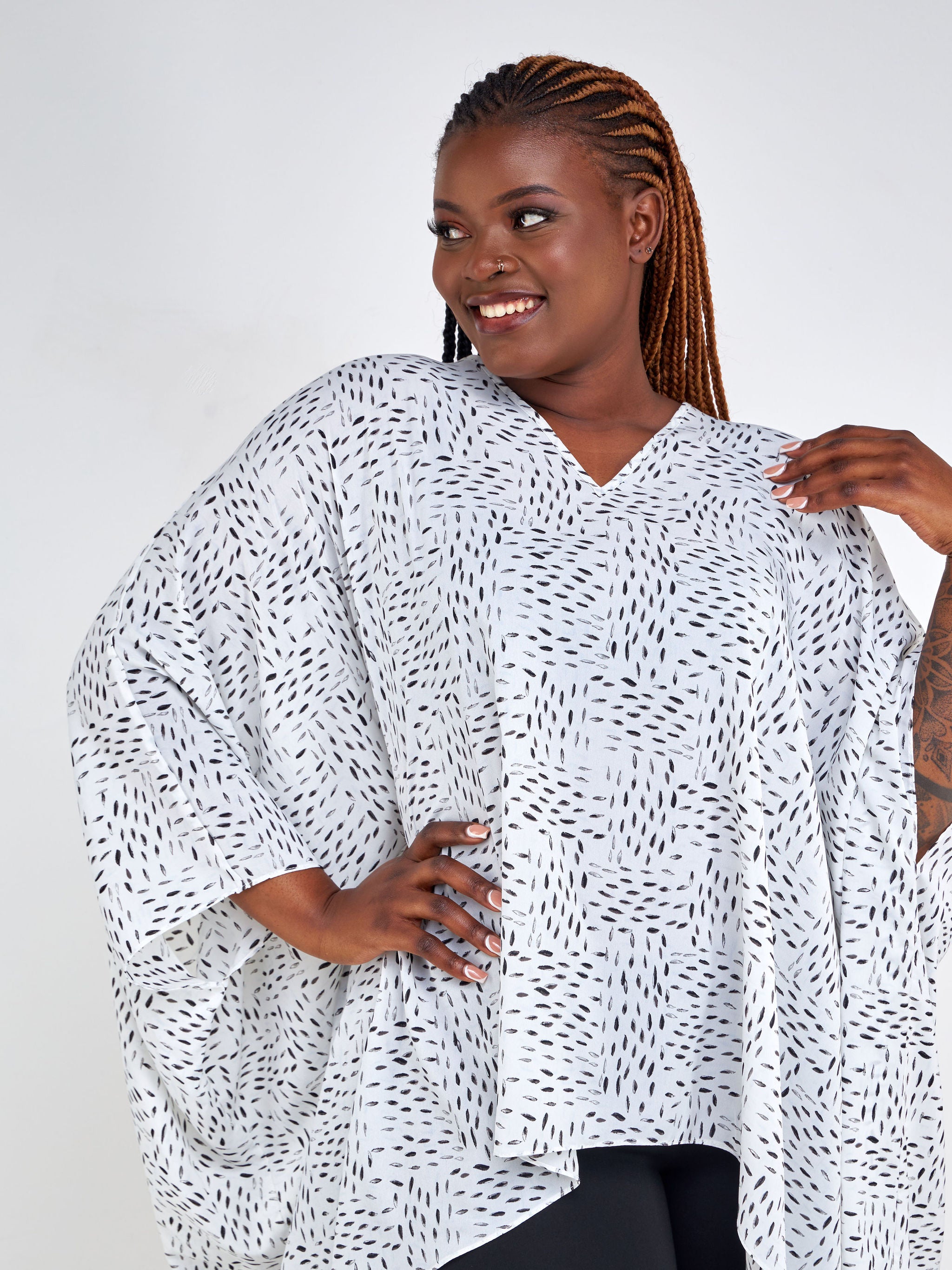 Vivo Malindi V-Neck High Low Kaftan Top - White / Grey Abstract Print