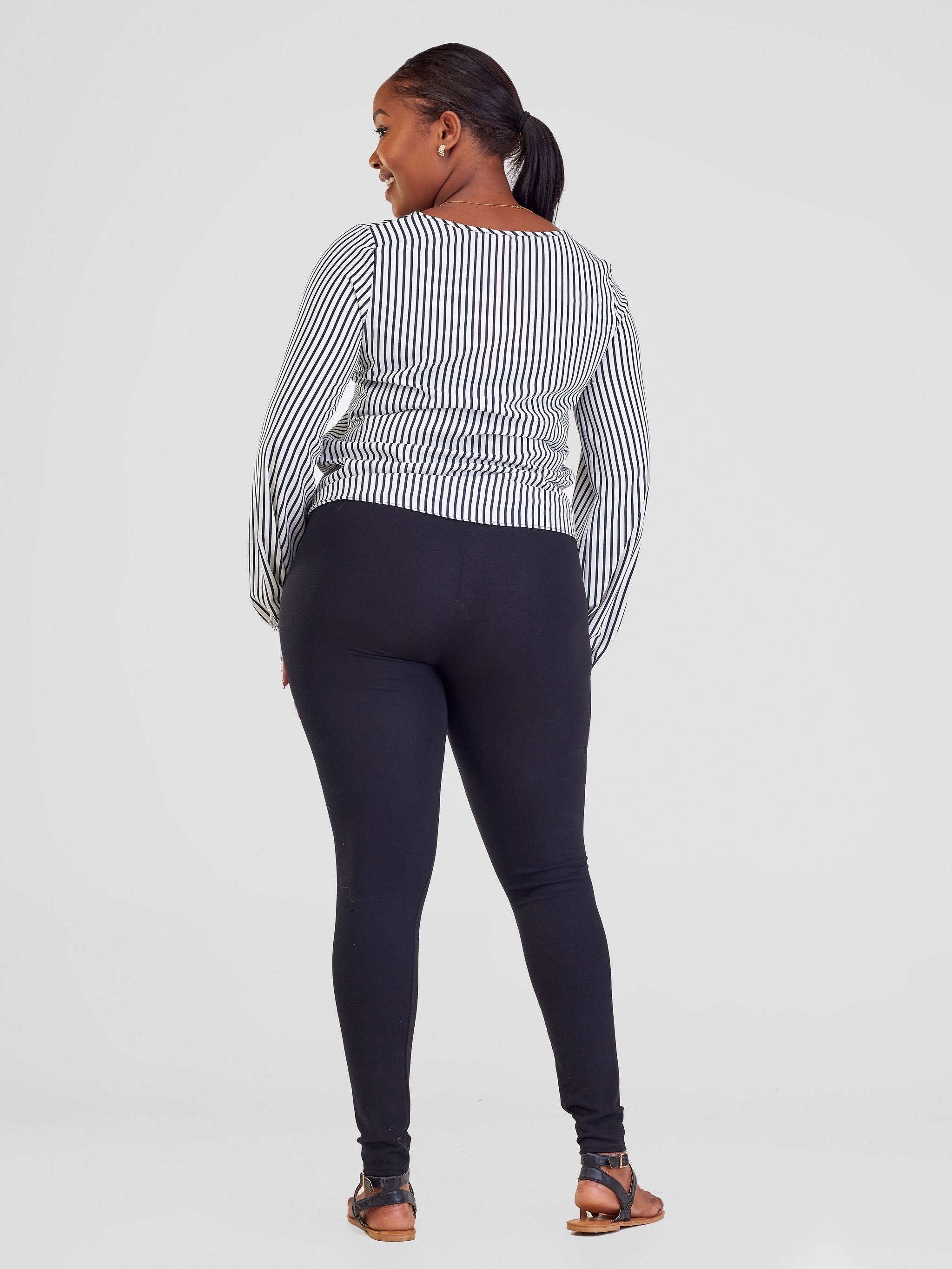 Vivo Basic Long Sleeved Bishop Top - Black / White Linear Print