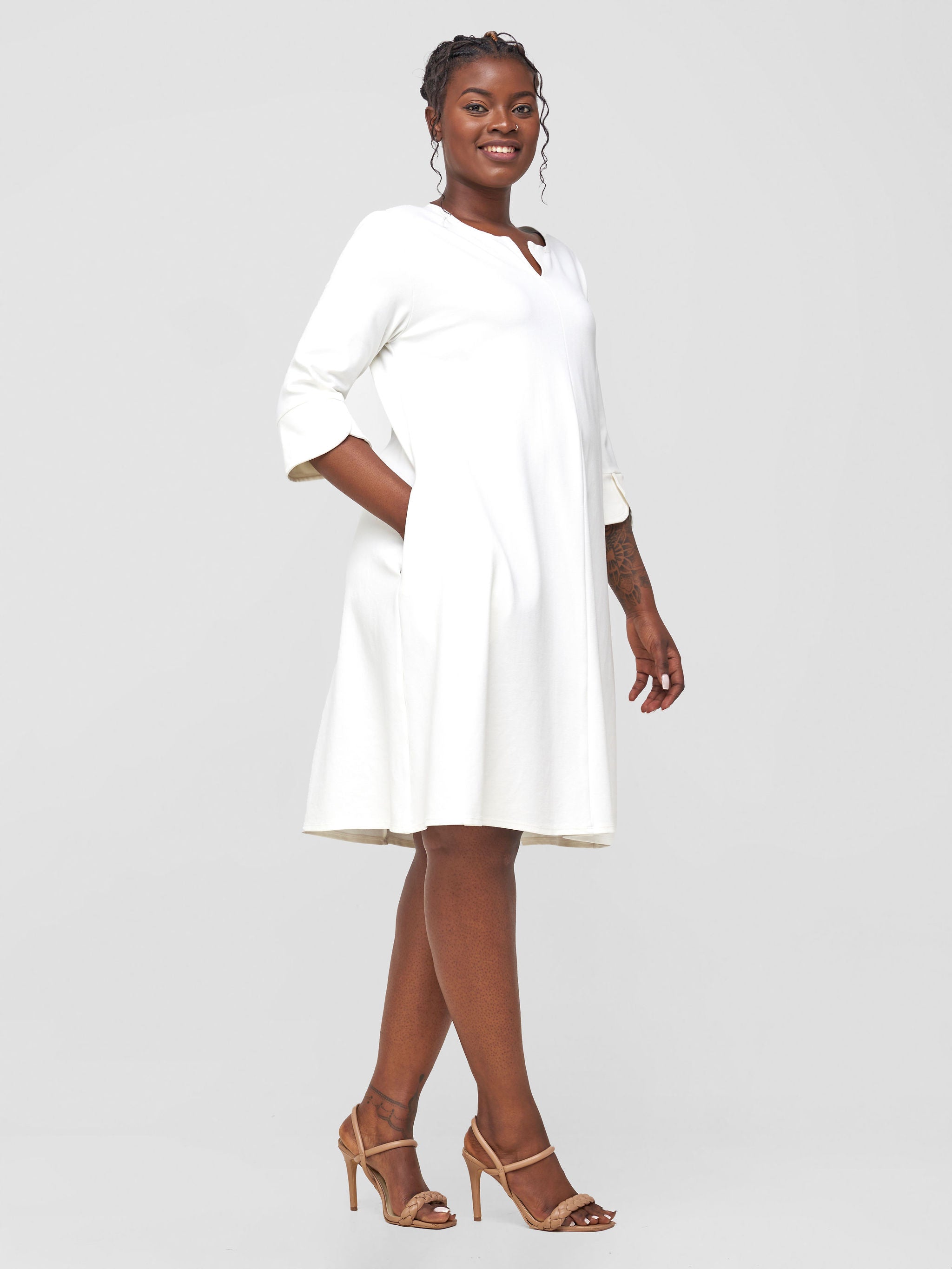 Vivo Zawadi Keyhole Dress - White