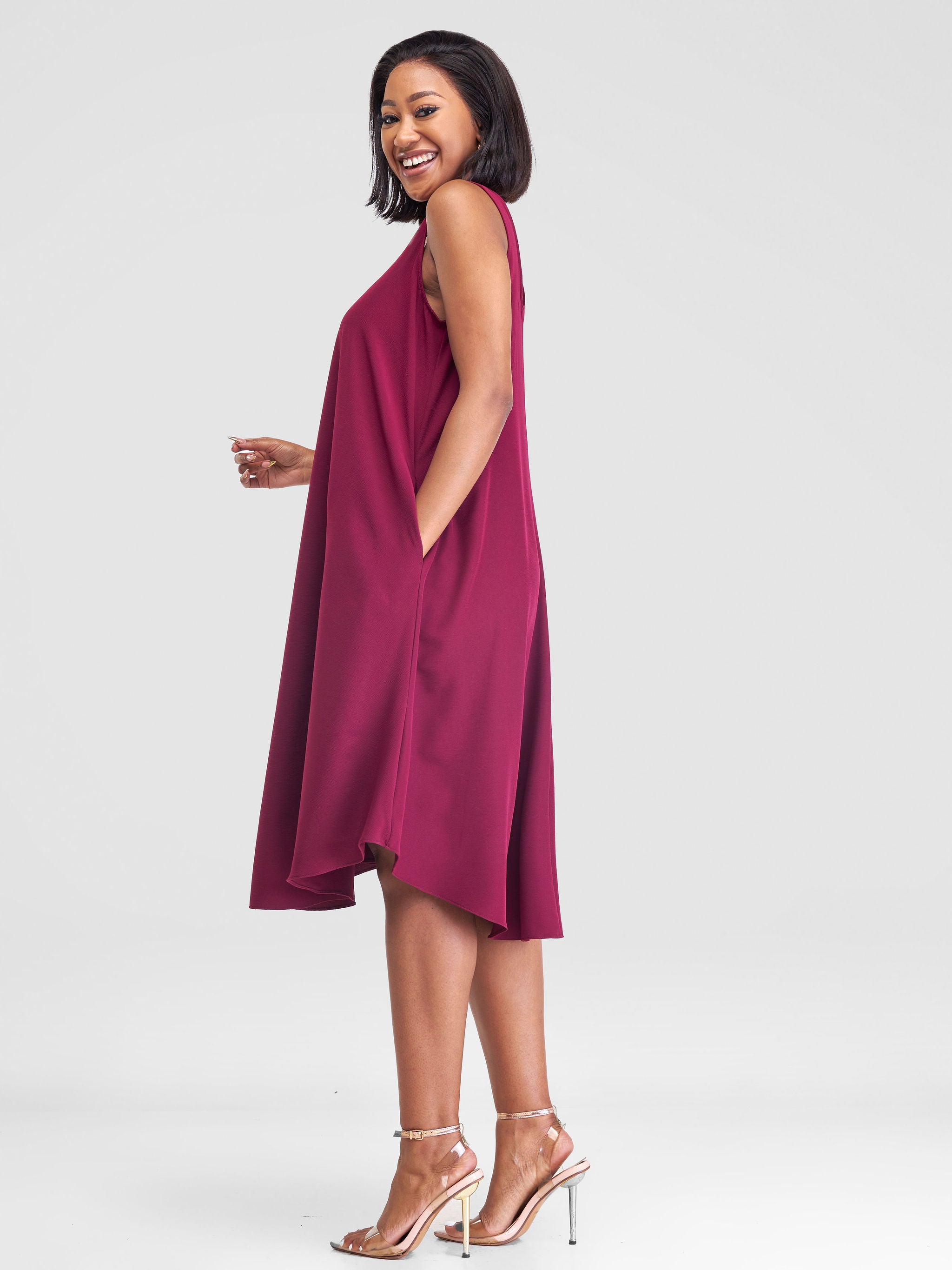 Vivo Yumi Sleeveless Knee Length Dress - Burgundy