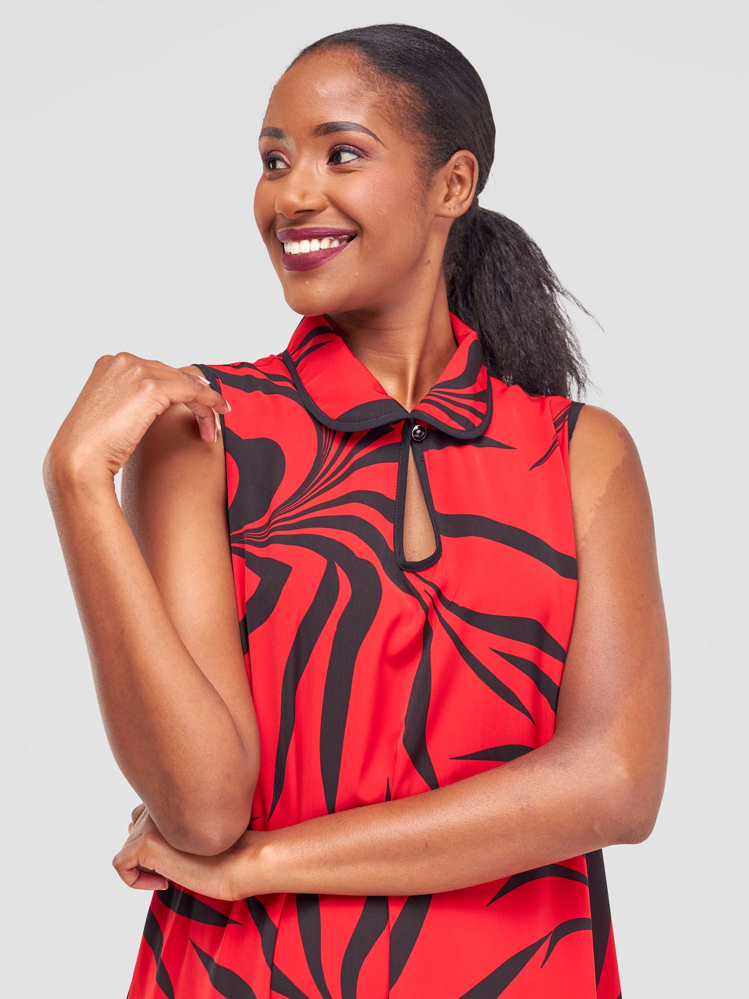 Vivo Asha Sleeveless Maxi Dress - Red / Black Tezo Print
