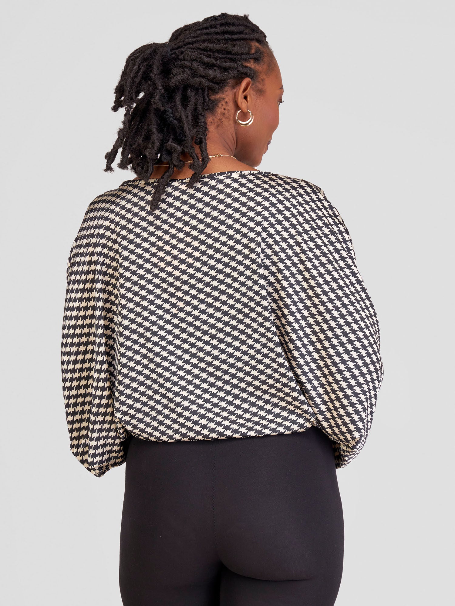 Vivo Sawari Crossed Cuff Batwing Top - Off White / Black Print