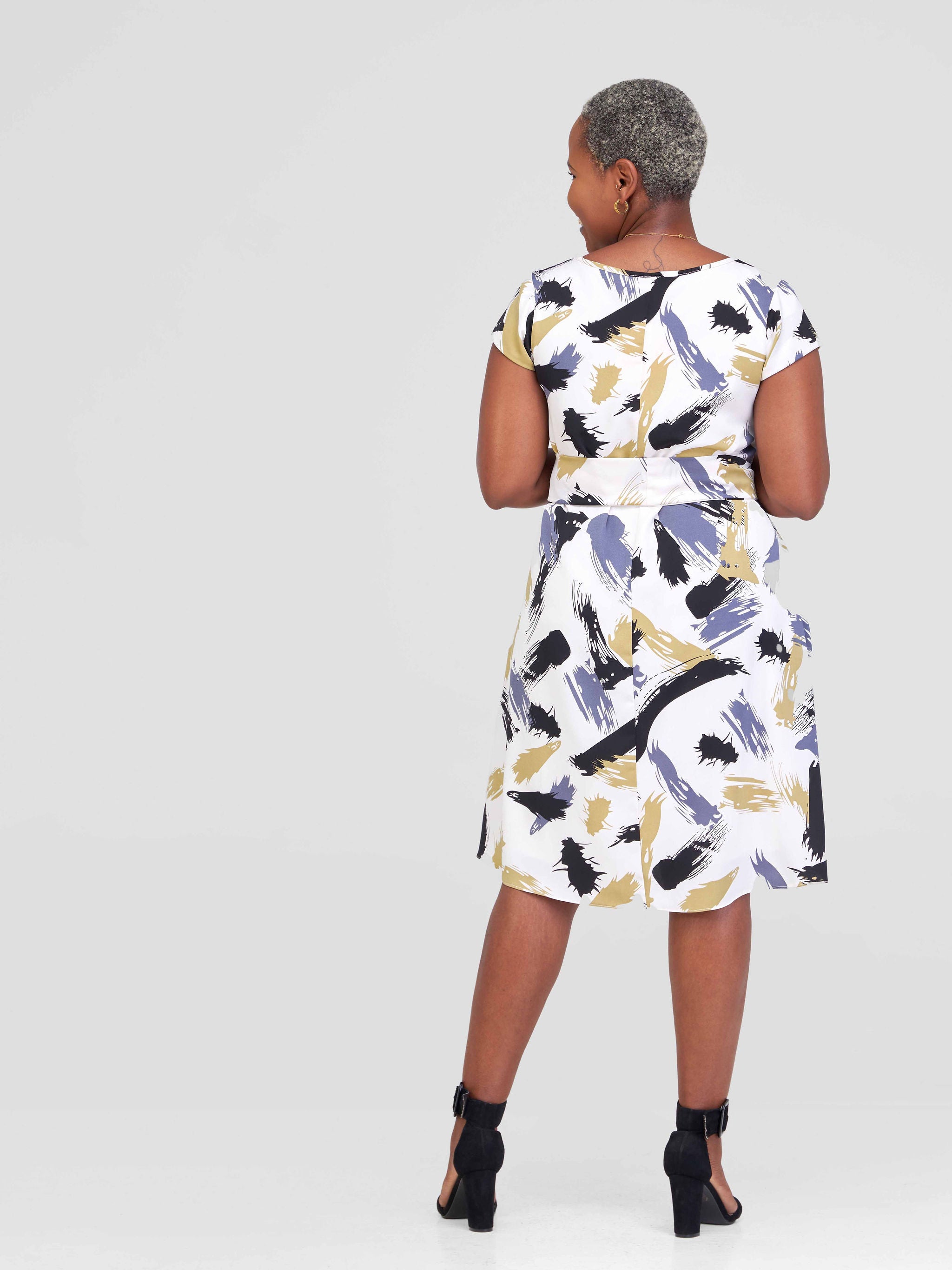 Vivo Basic Cap Sleeve Knee Length Dress - Black / Olive Abstract Print