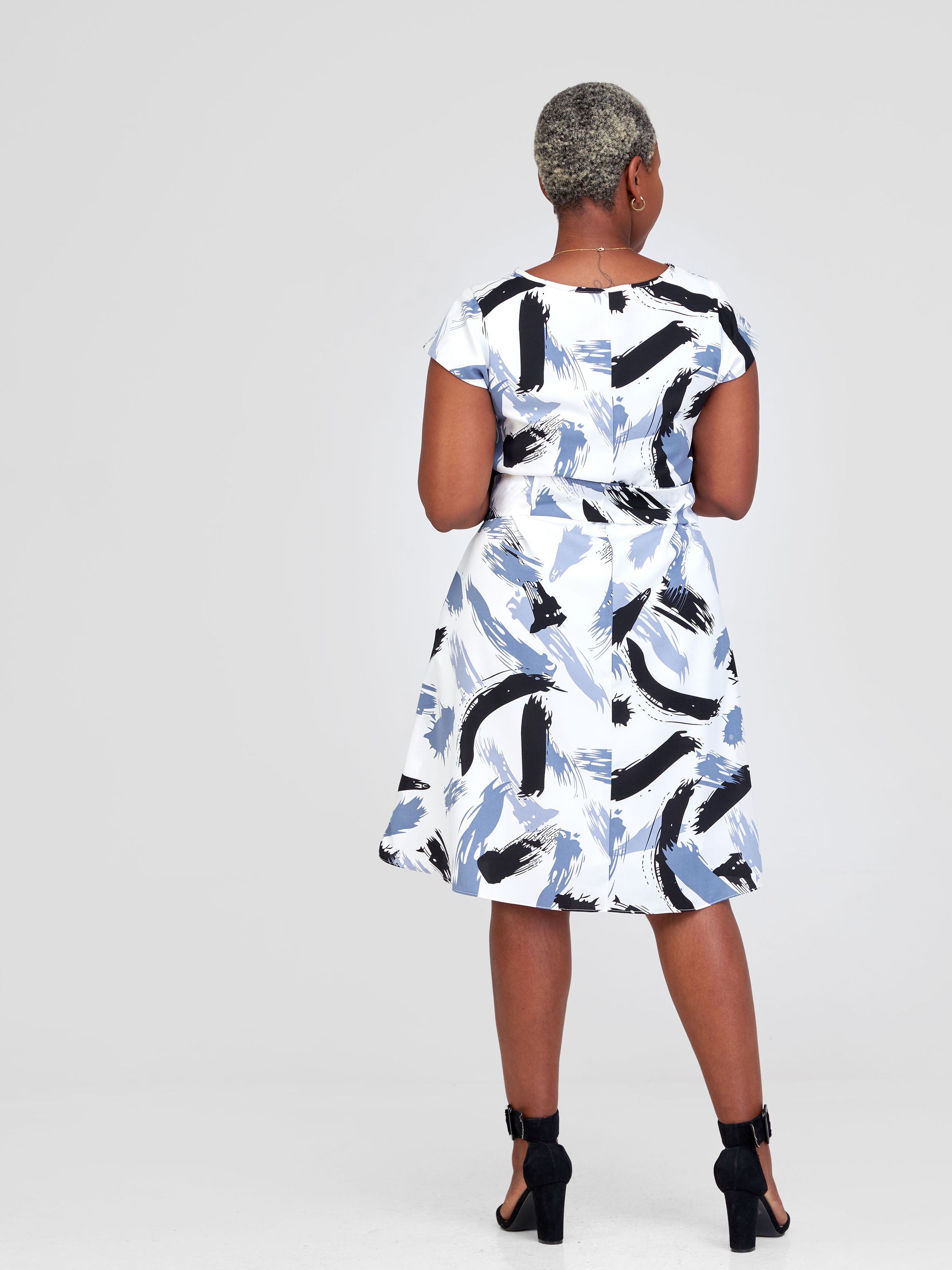 Vivo Basic Cap Sleeve Knee Length Dress - Black / Blue Abstract Print