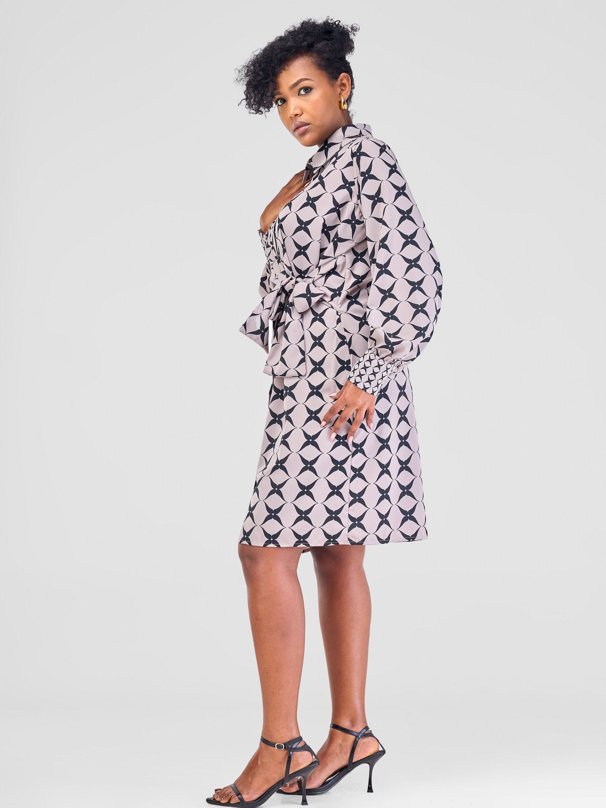 Vivo Arafa Long Sleeve Tie Dress - Grey / Black Clover Print