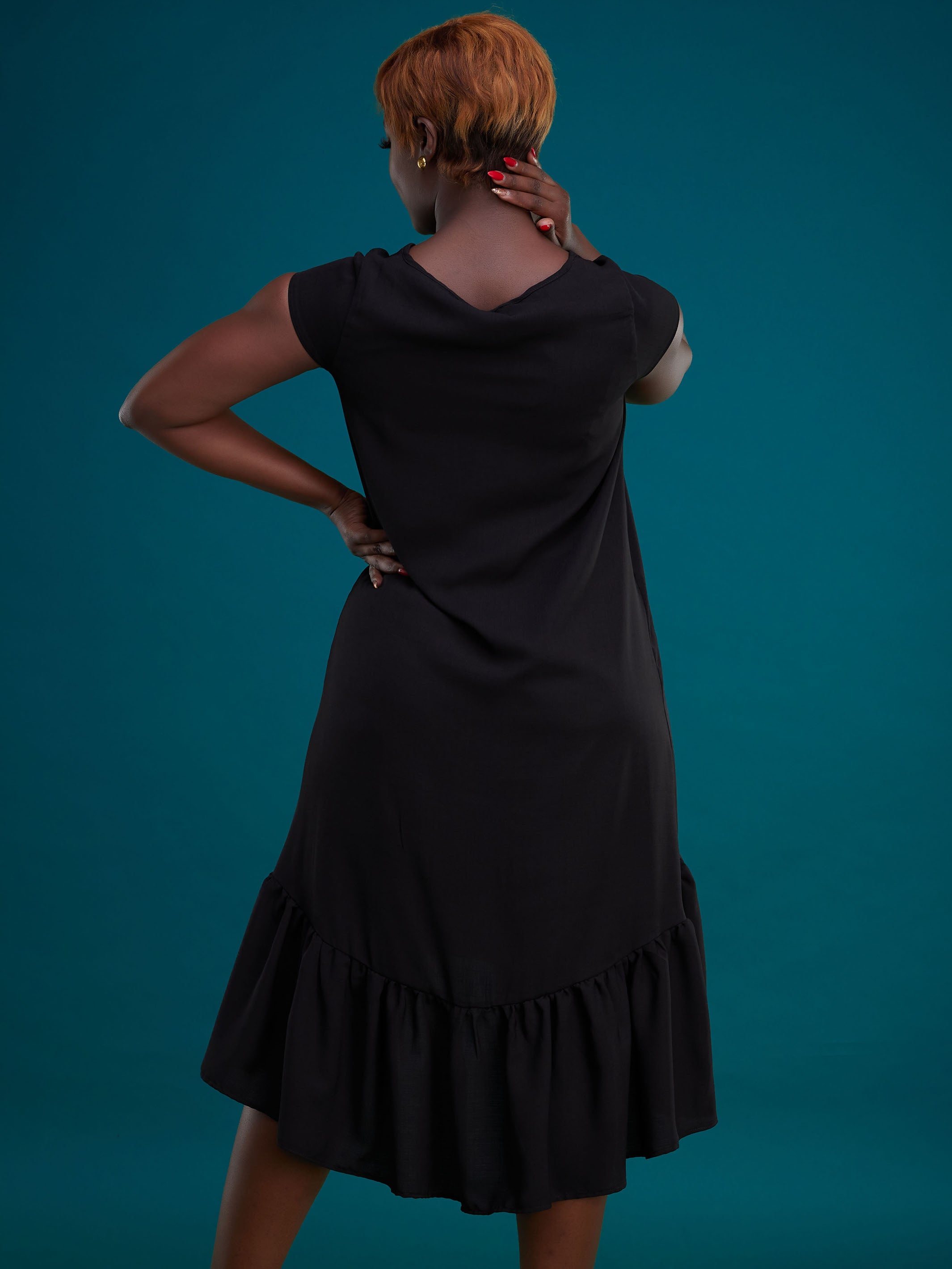 Vivo Ayana Cap Sleeved Shift Dress - Black