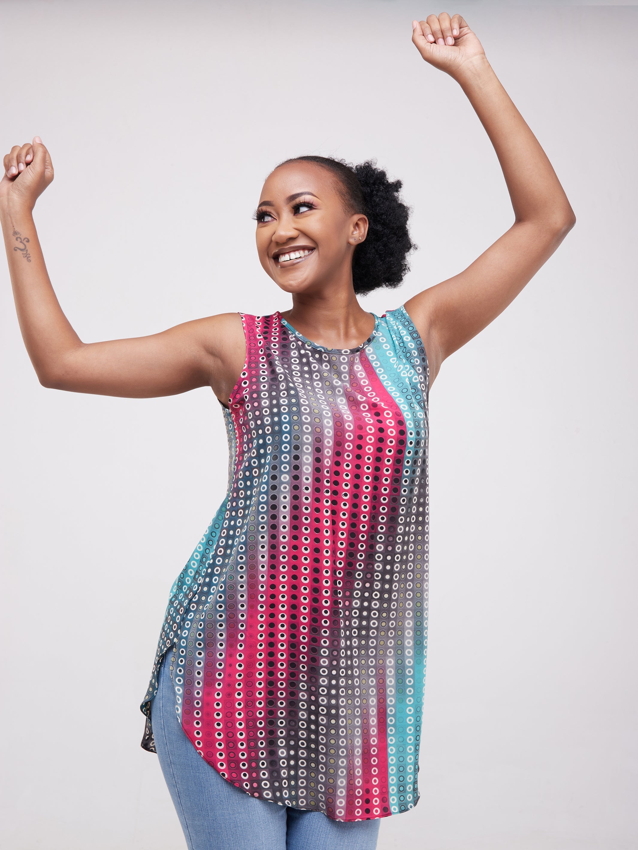 Vivo Tsavo Sleeveless Scalloped Hem Dress Top - Pink / Blue Print