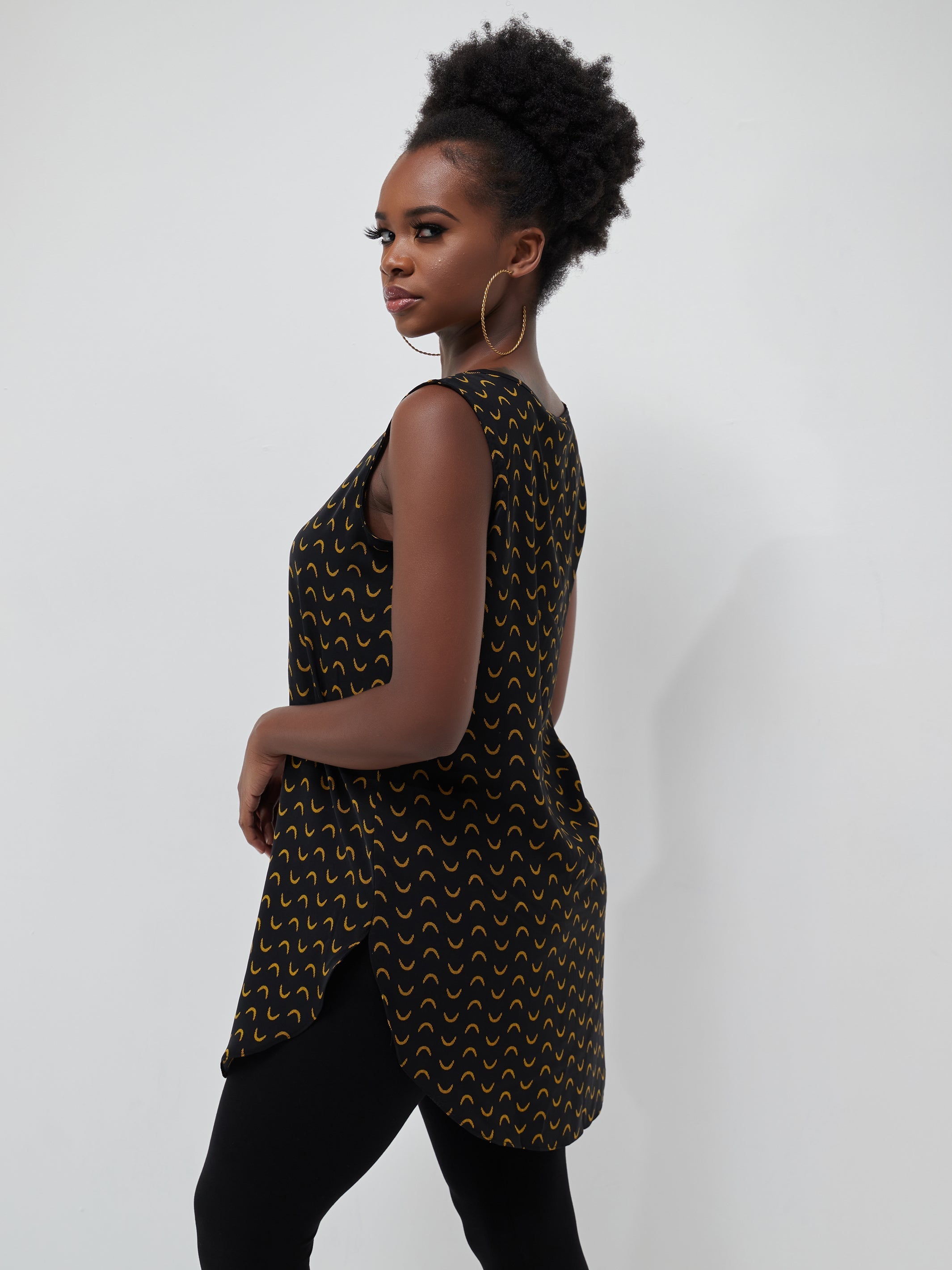 Vivo Tsavo Sleeveless Scalloped Hem Dress Top - Black / Yellow Print