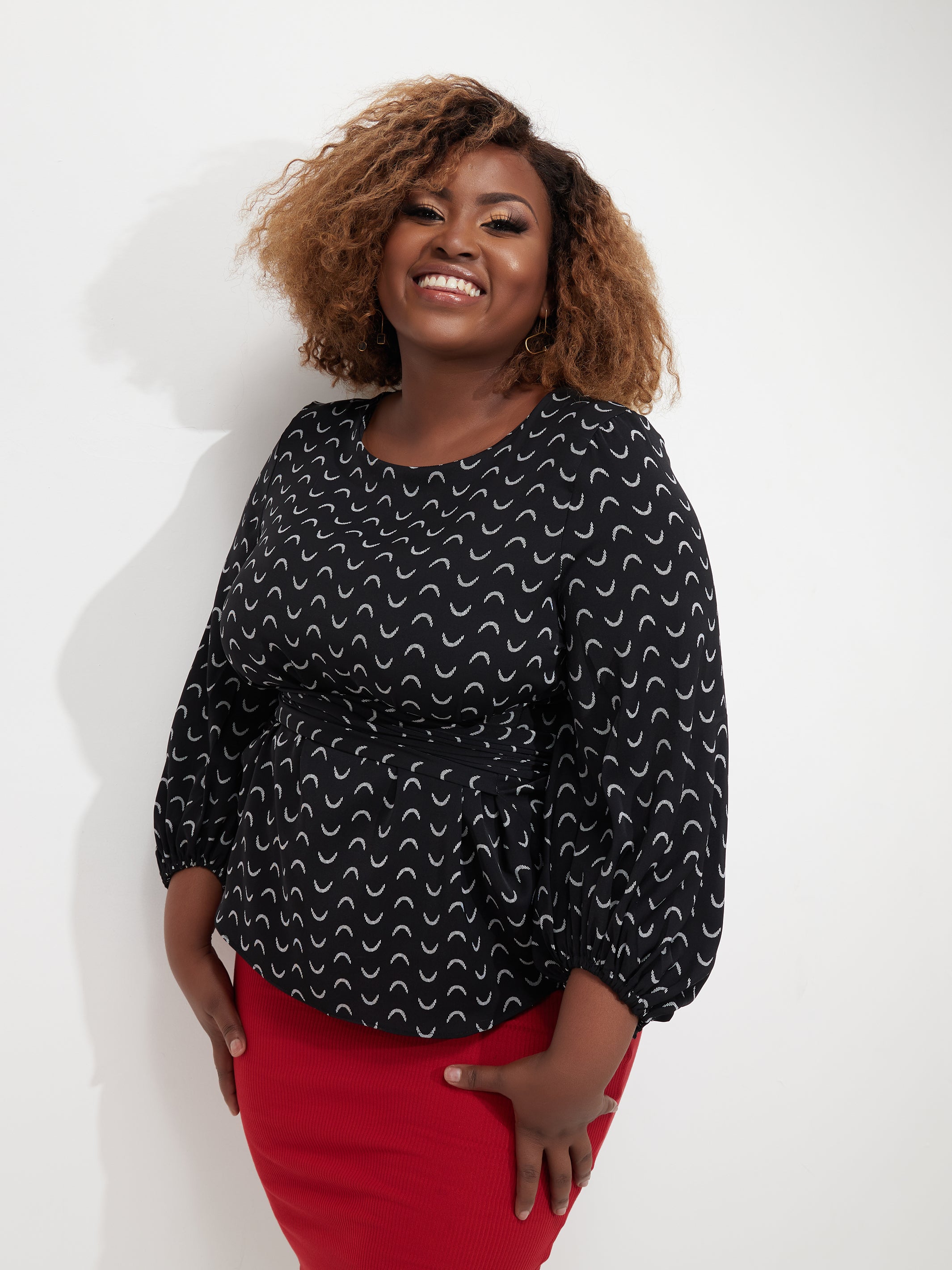 Vivo Izzy Bishop Sleeve Top - Black / White Moon Print