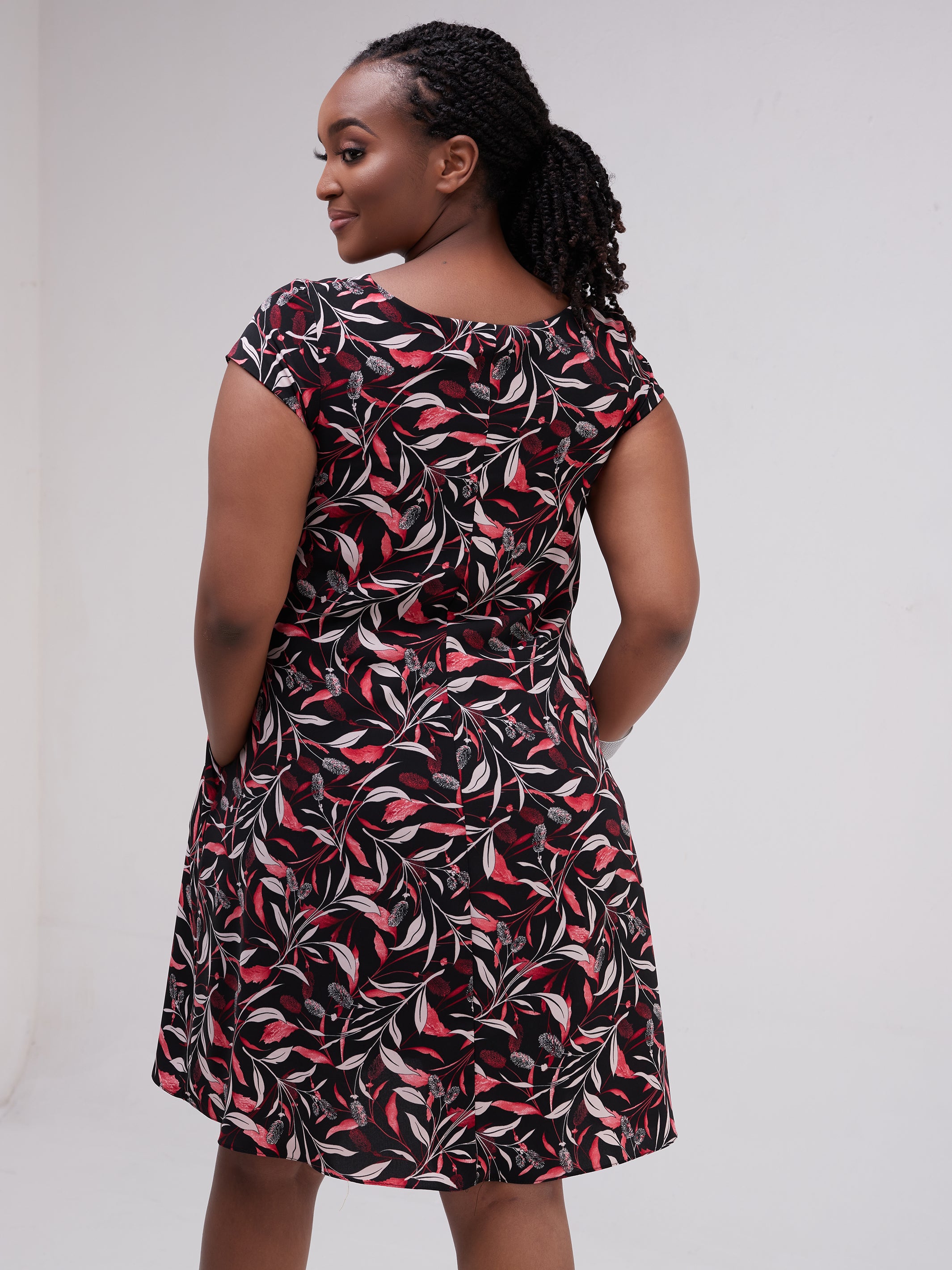 Vivo Basic Cap Sleeve Knee Length Tent Dress - Red / Pink Print