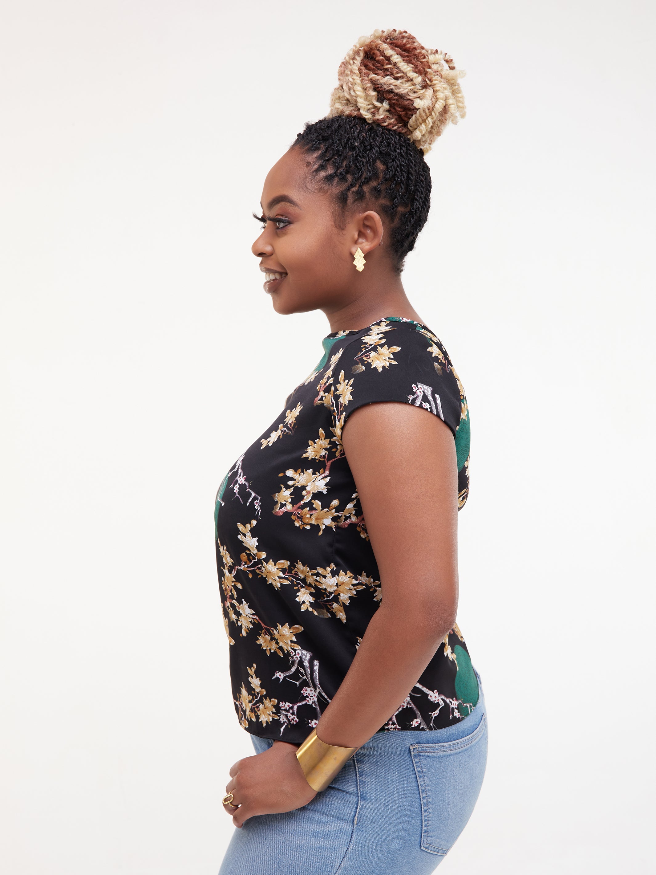 Vivo Basic Crepe Cap Sleeved Top - Black Floral Print