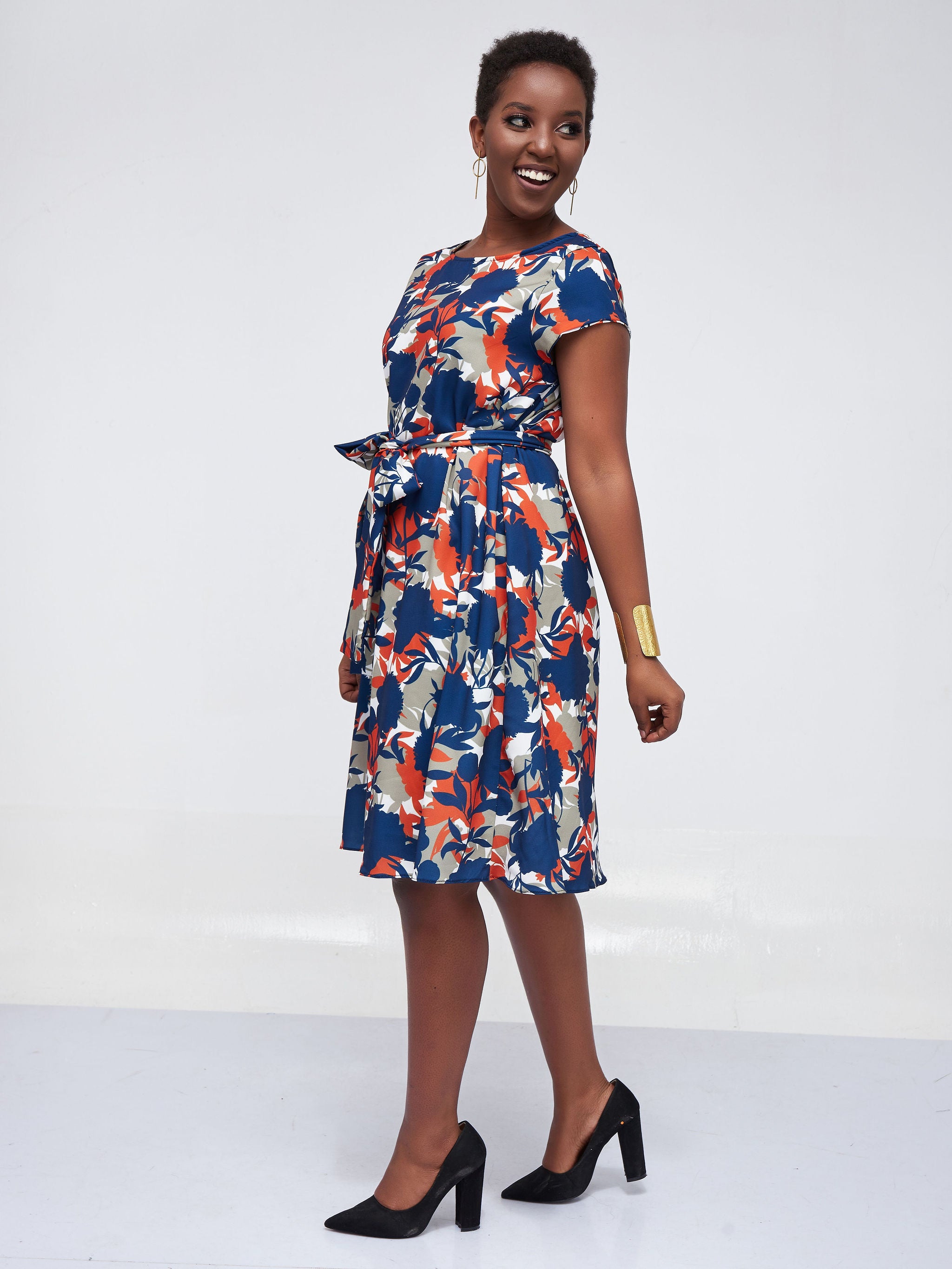 Vivo Basic Cap Sleeve Knee Length Tent Dress - Navy Blue / Orange Print