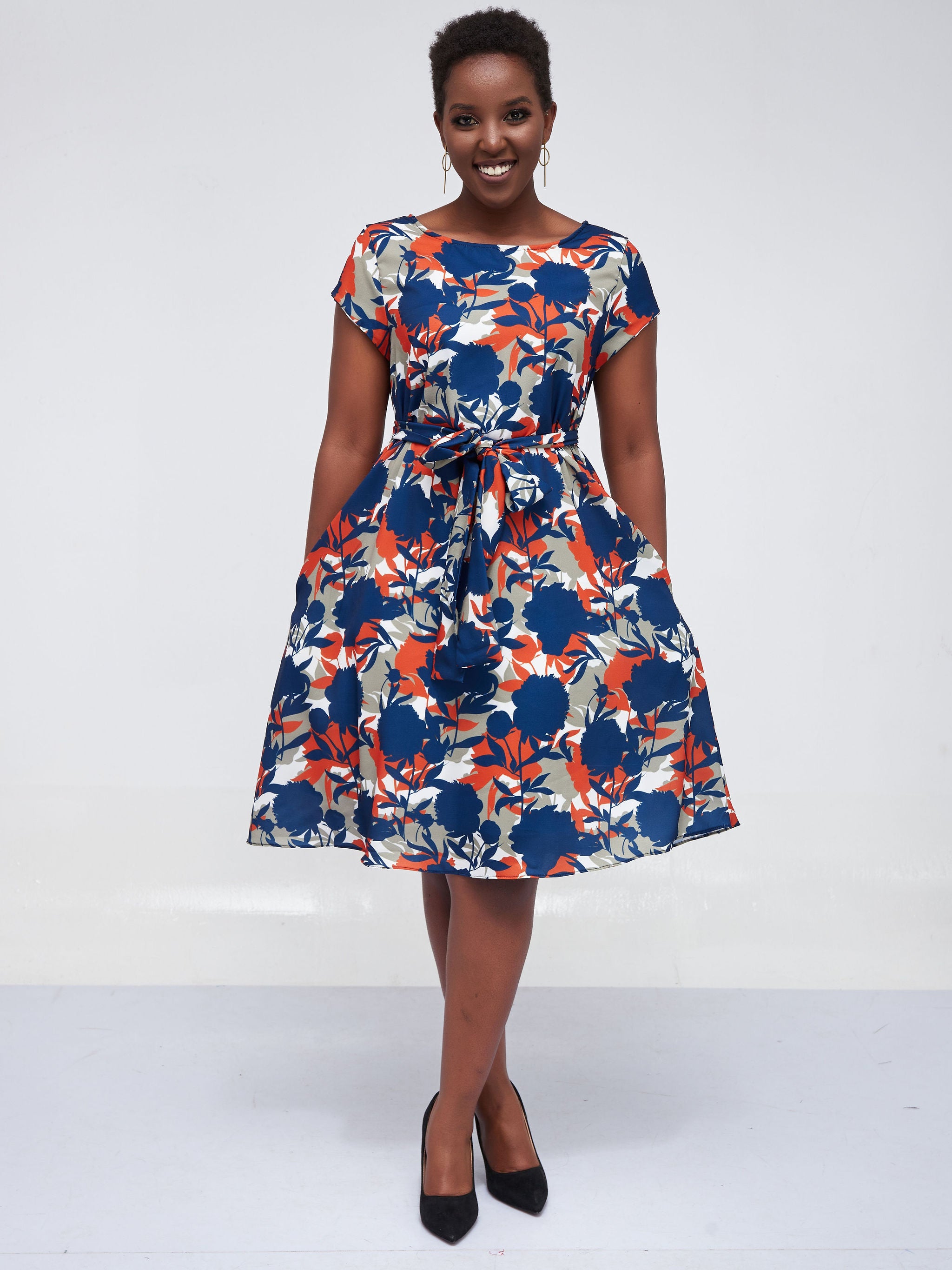 Vivo Basic Cap Sleeve Knee Length Tent Dress - Navy Blue / Orange Print