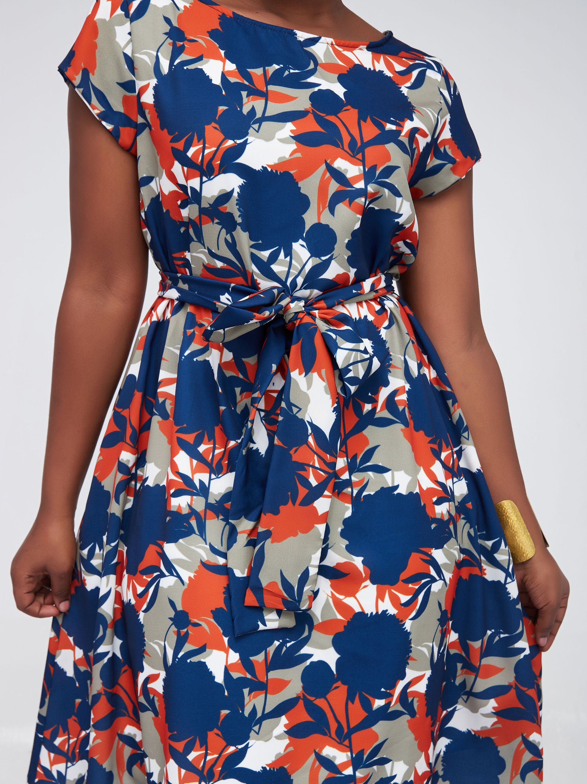 Vivo Basic Cap Sleeve Knee Length Tent Dress - Navy Blue / Orange Print