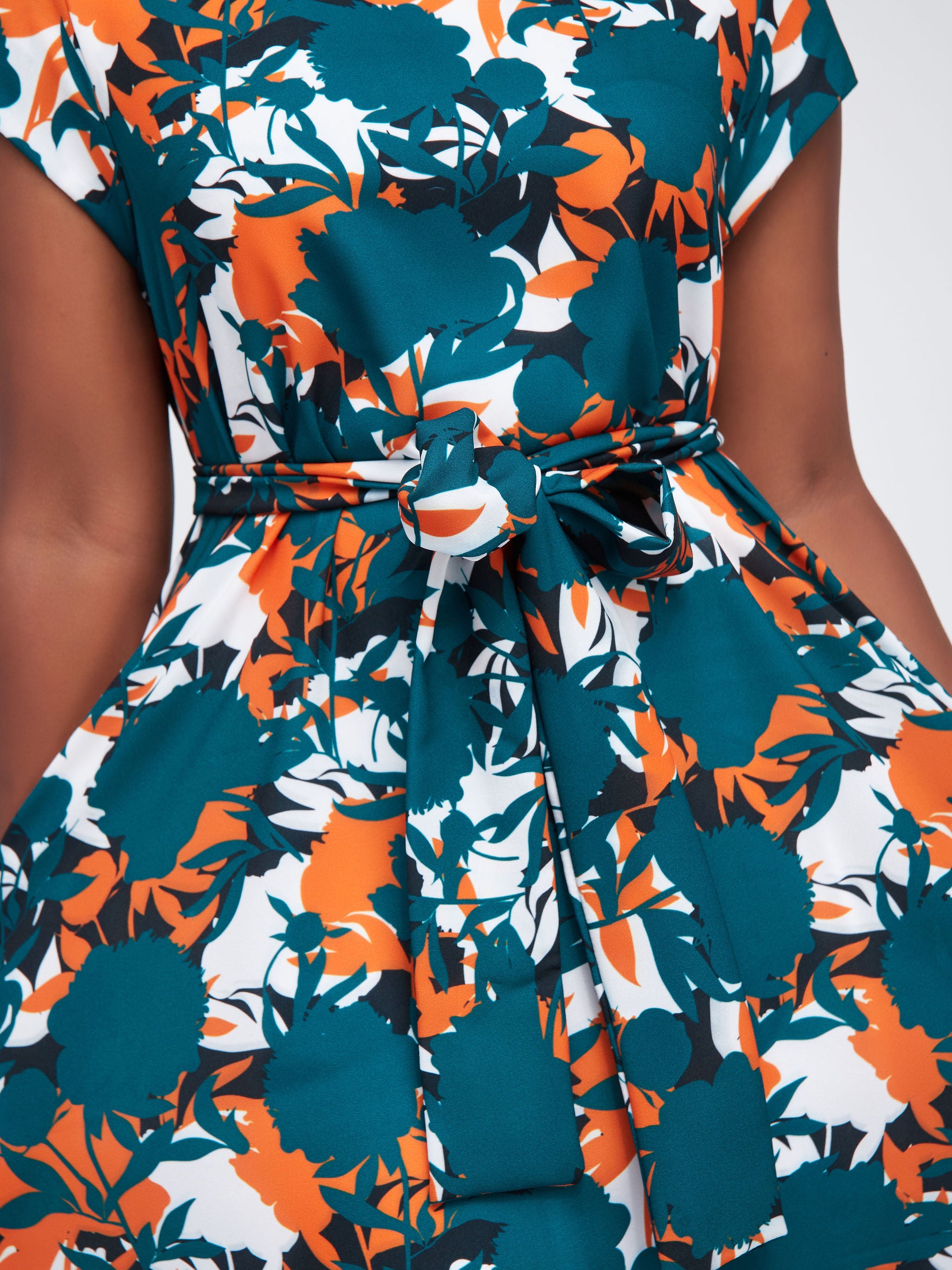 Vivo Basic Cap Sleeve Knee Length Tent Dress - Green / Orange Print