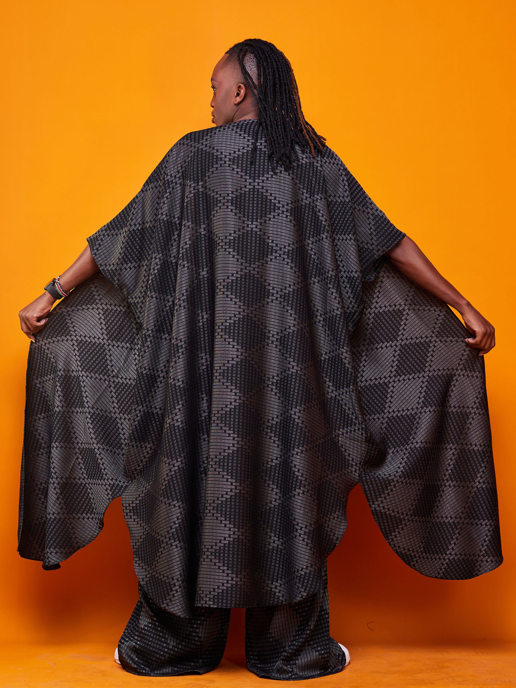 Zoya Brave Open Kaftan - Black / Silver Print