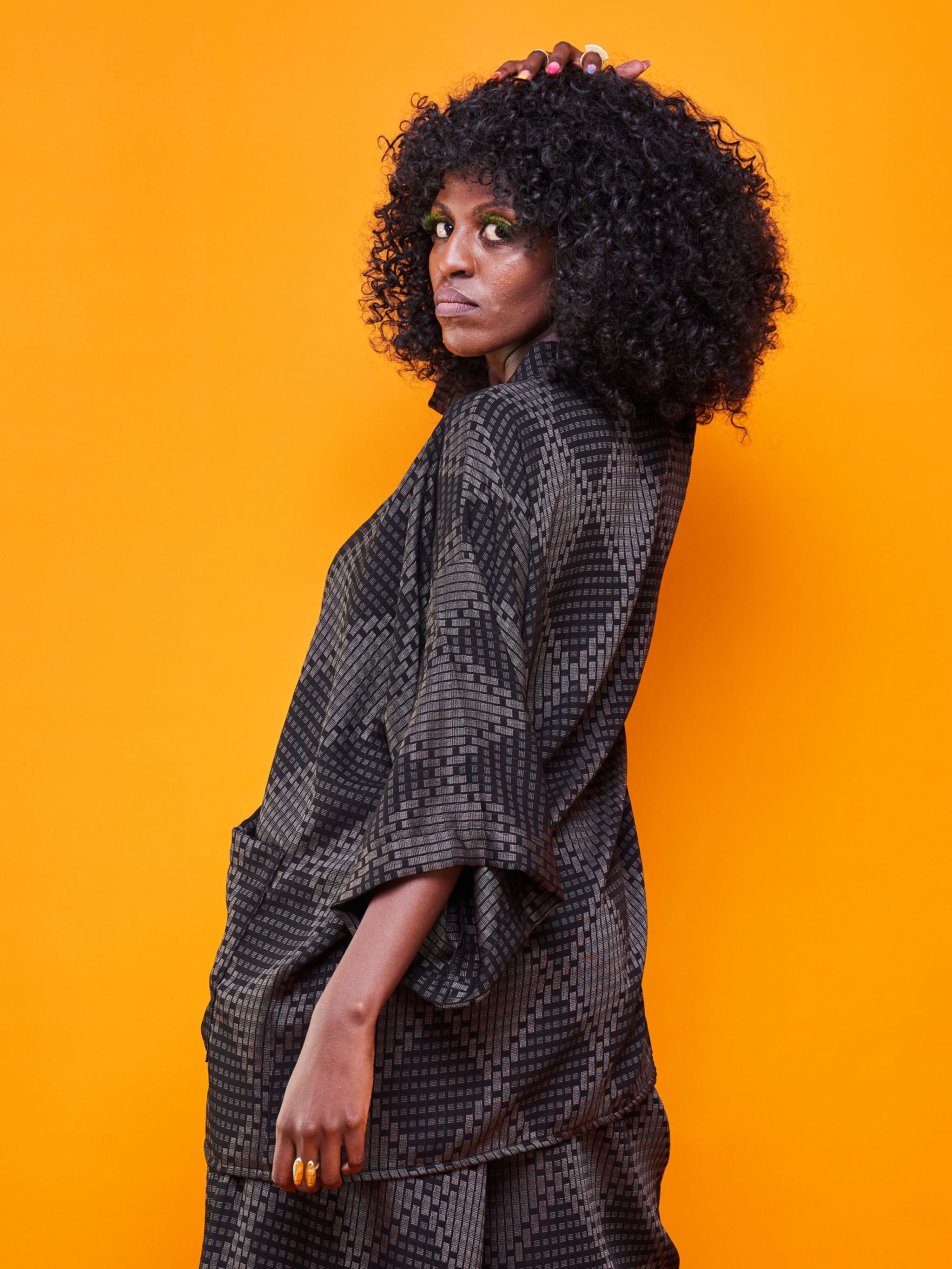 Zoya Brave Satin Short Kimono - Black Geometric Print