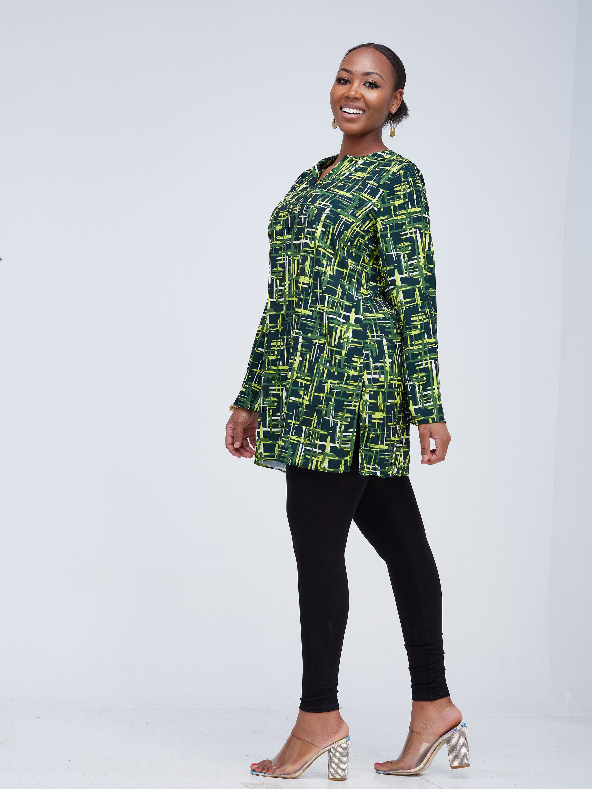 Vivo Zena Long Sleeve V Neck tunic Top - Green Print