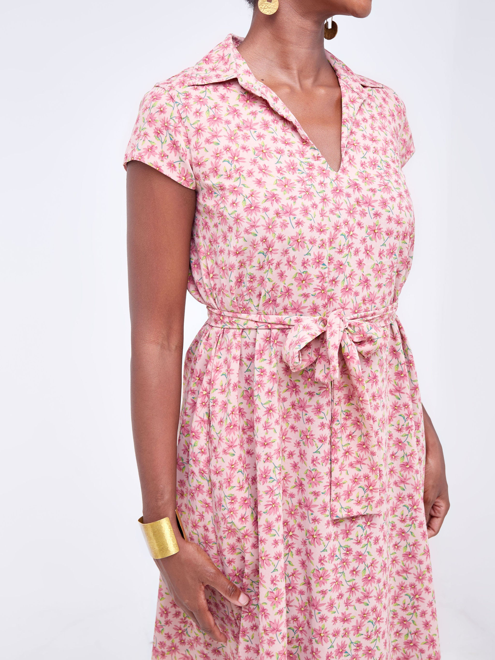 Vivo Zuri Cap Sleeve Knee Length Dress - Pink/ Peach Floral Print