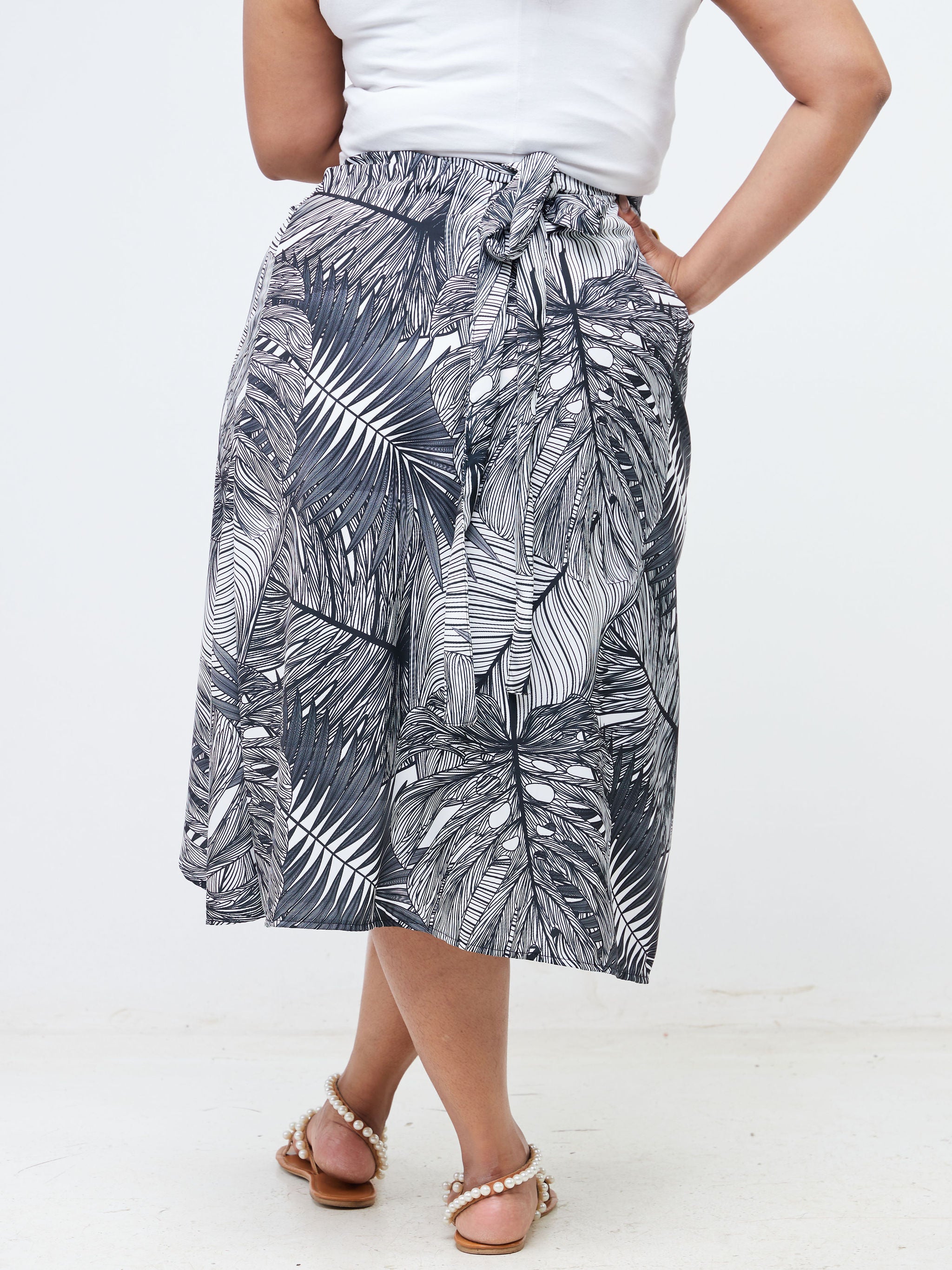 Vivo Malindi Wrap Skirt (JK) - Black / White Tropical Floral Print